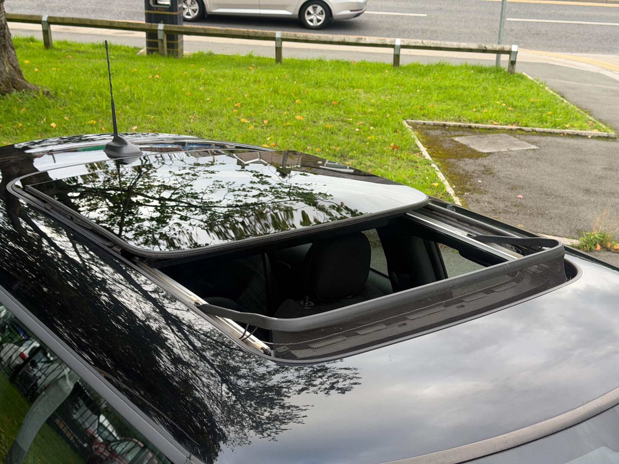MINI Hatch - Image 20