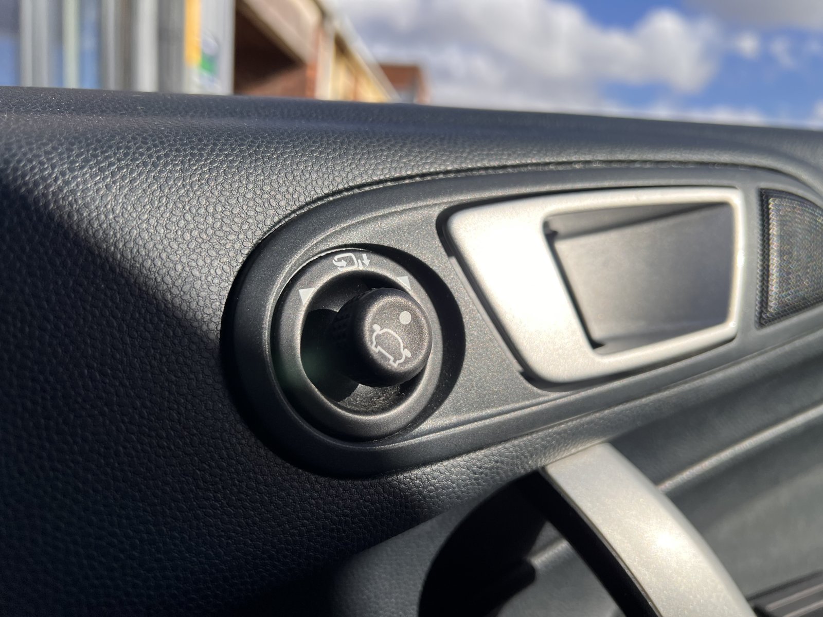 Ford Fiesta - Image 19