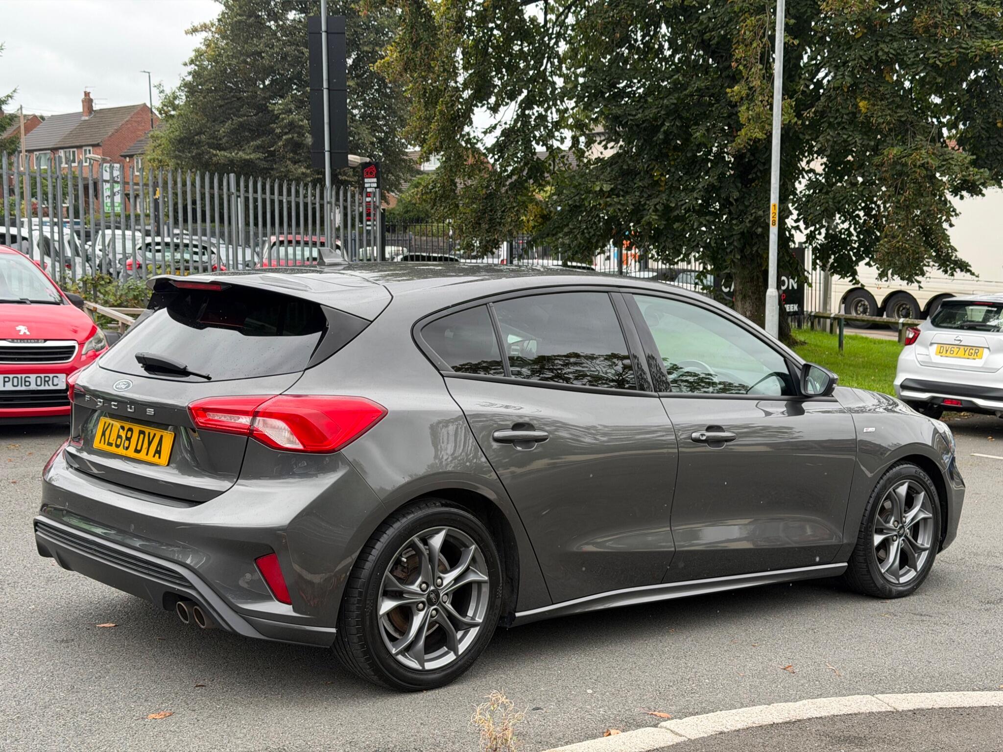 Ford Focus - Image 8