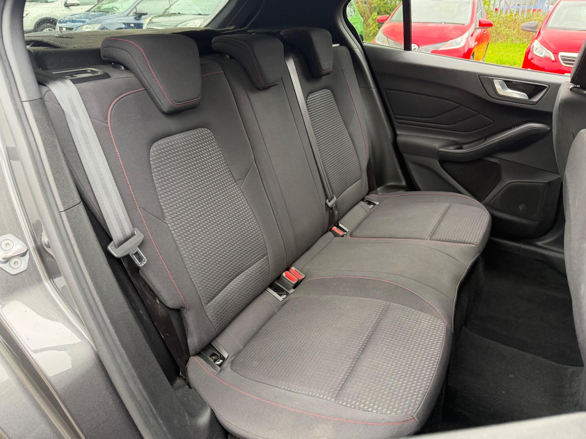 Ford Focus - Image 15