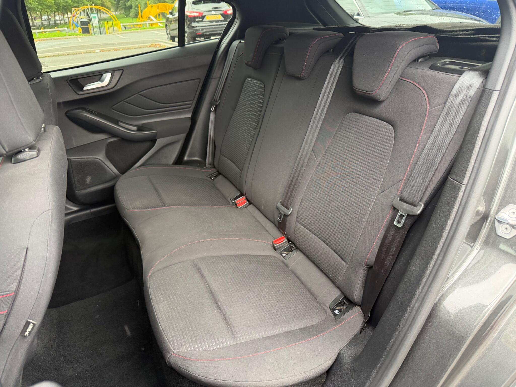 Ford Focus - Image 19