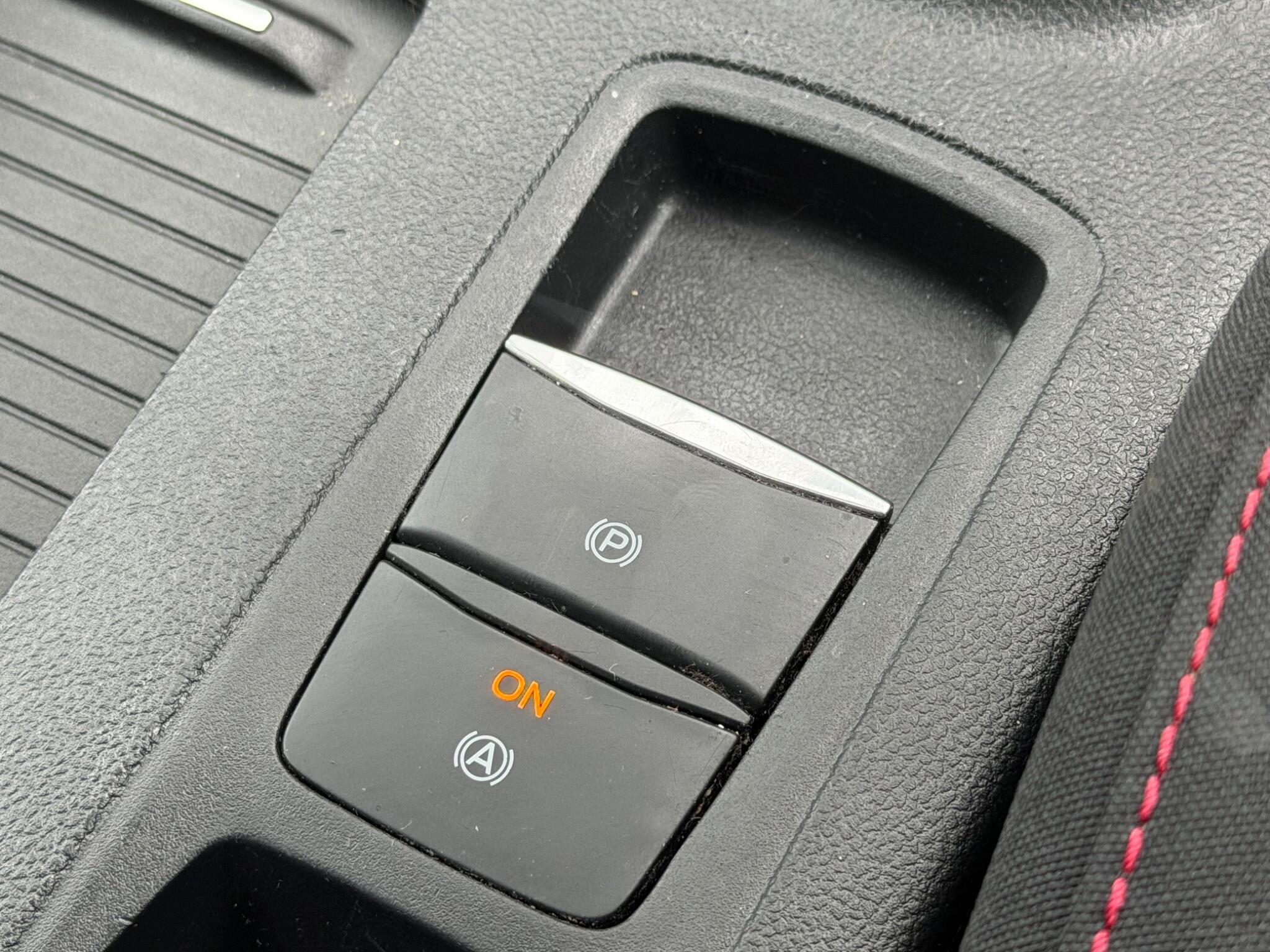 Ford Focus - Image 20