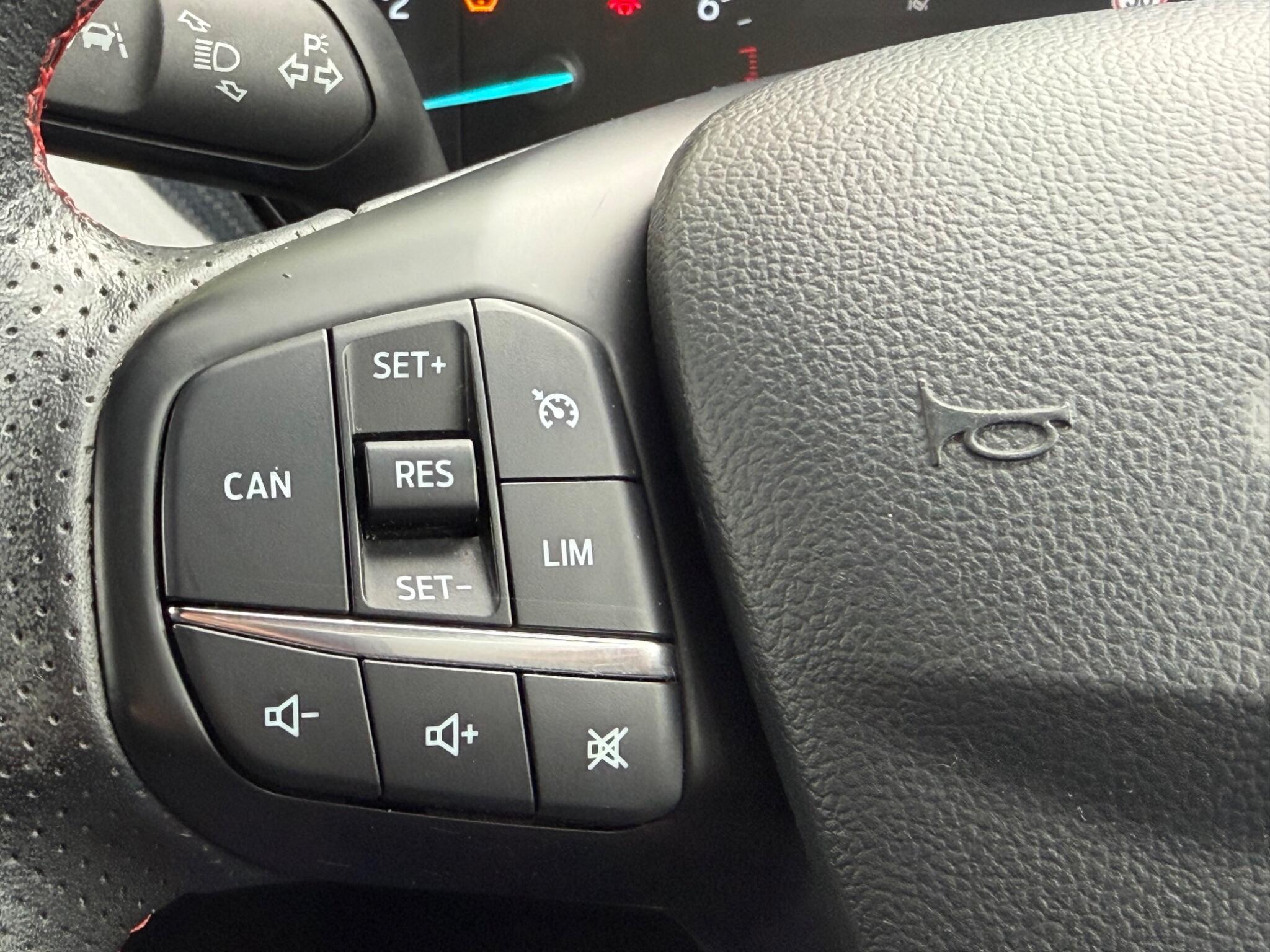 Ford Focus - Image 22
