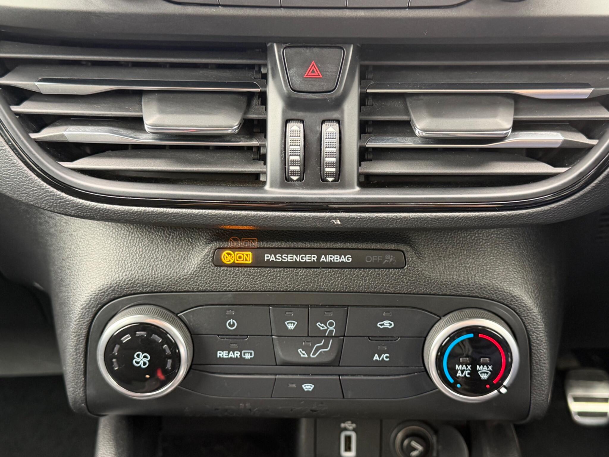 Ford Focus - Image 23
