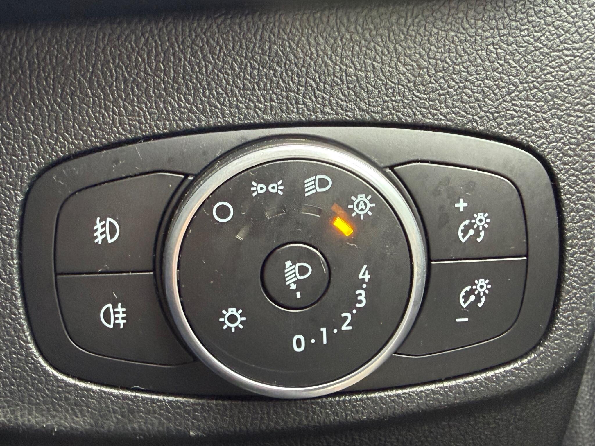 Ford Focus - Image 24