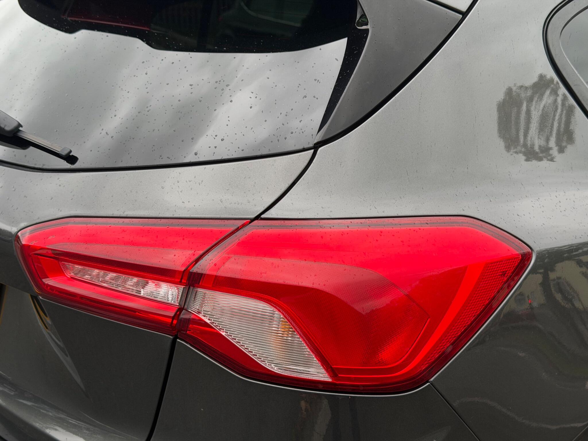 Ford Focus - Image 10