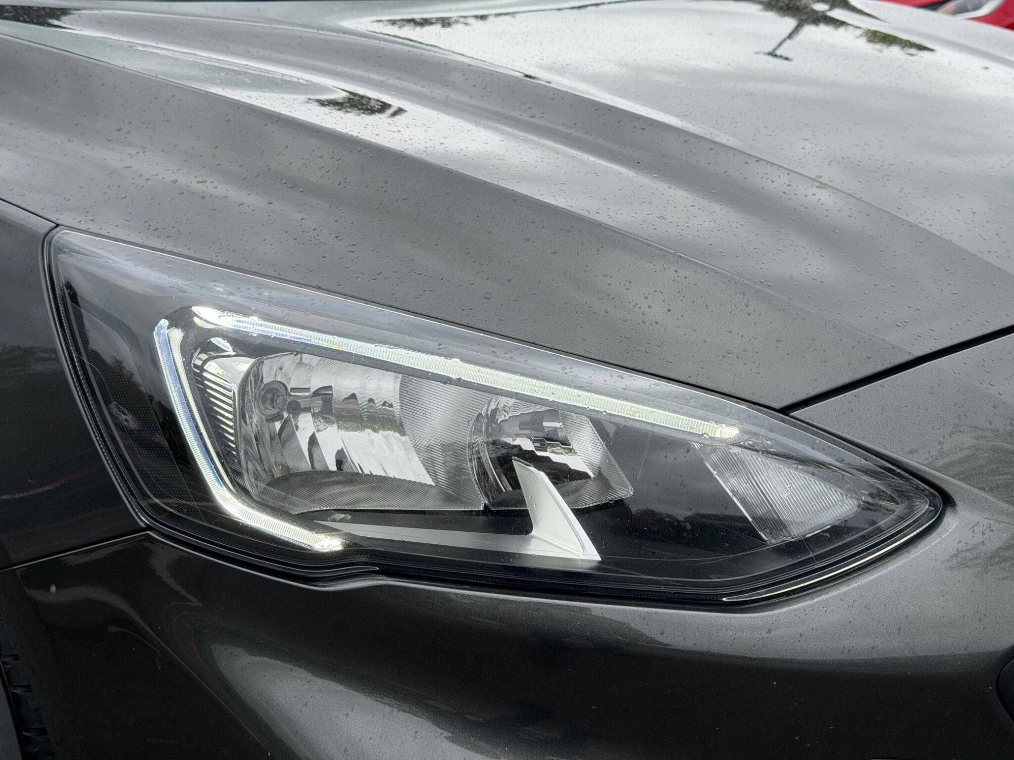 Ford Focus - Image 17