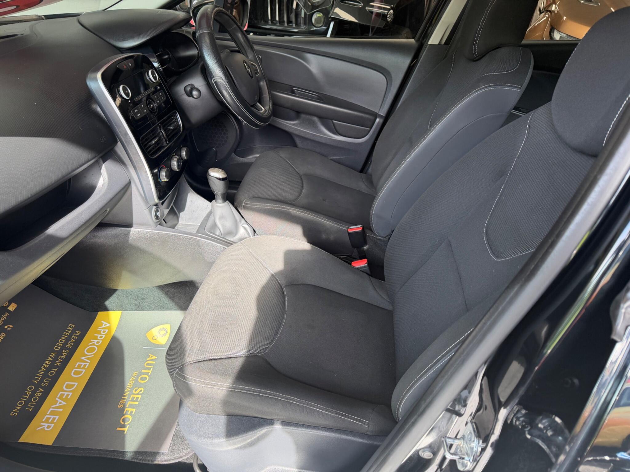 Renault Clio - Image 8