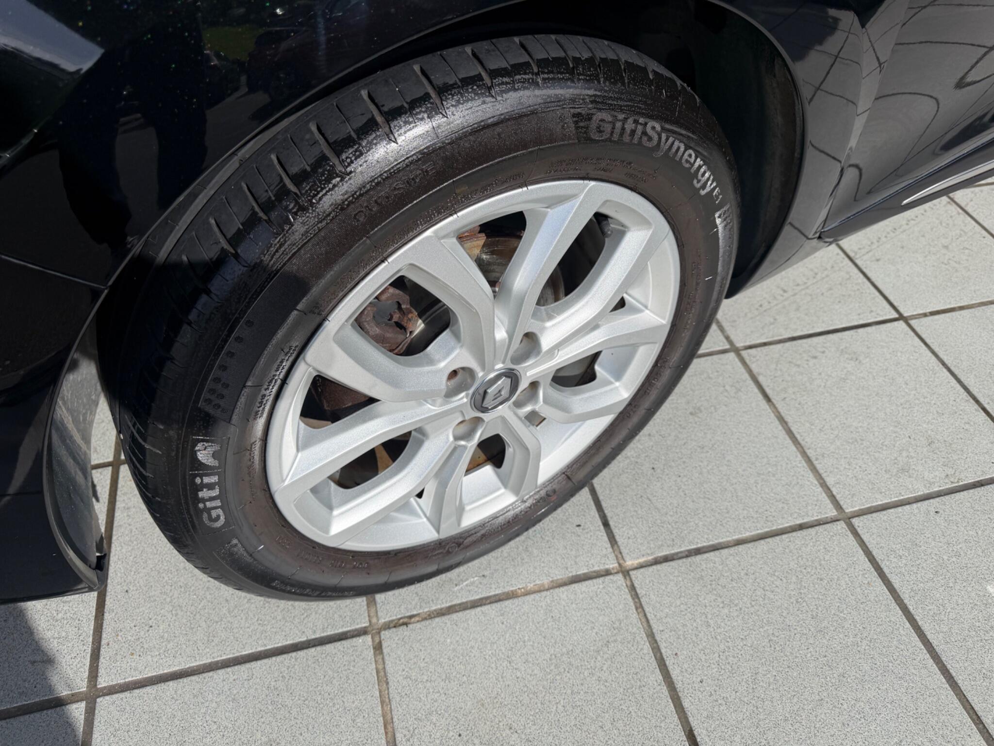Renault Clio - Image 9