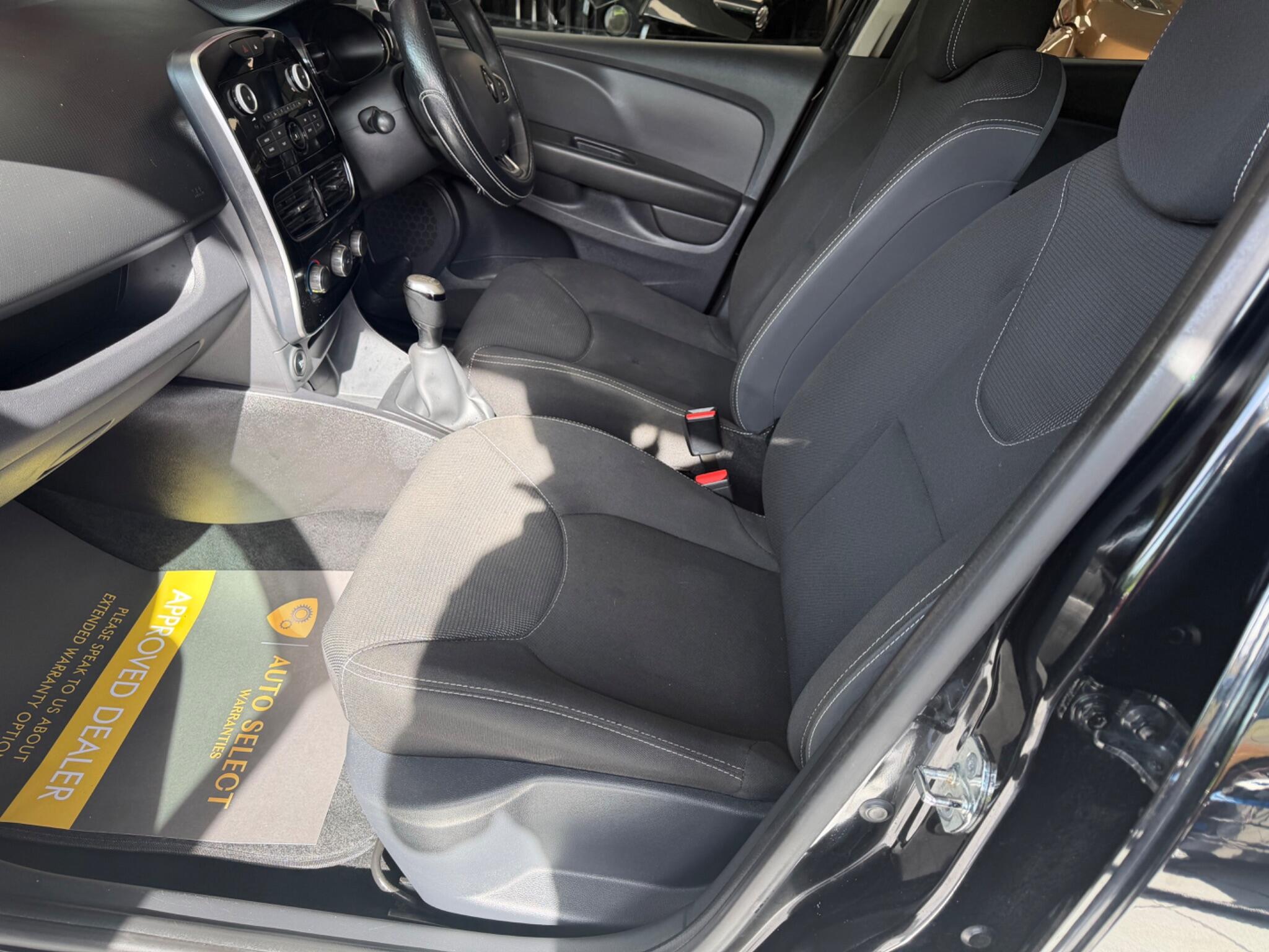 Renault Clio - Image 12