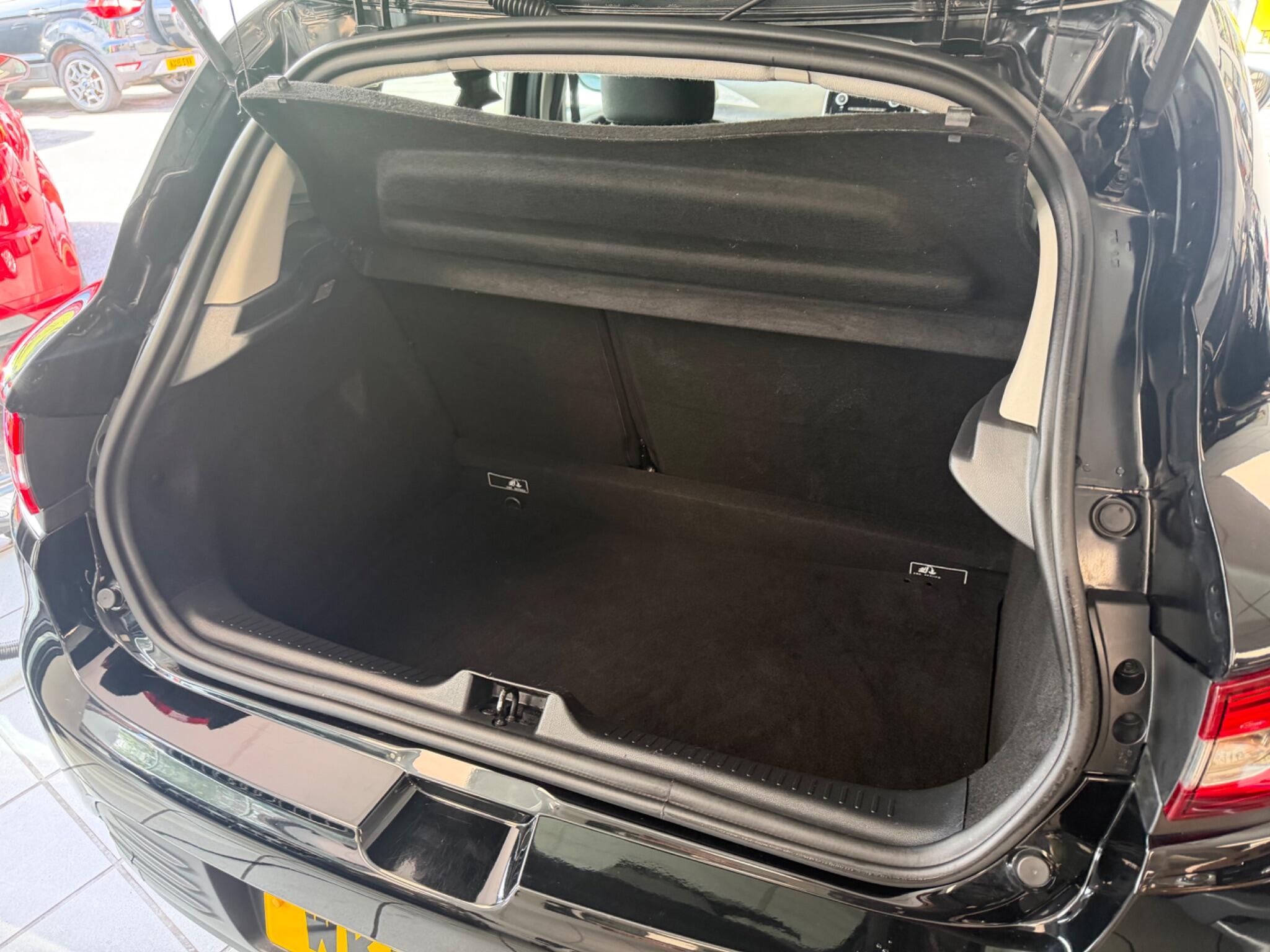 Renault Clio - Image 18
