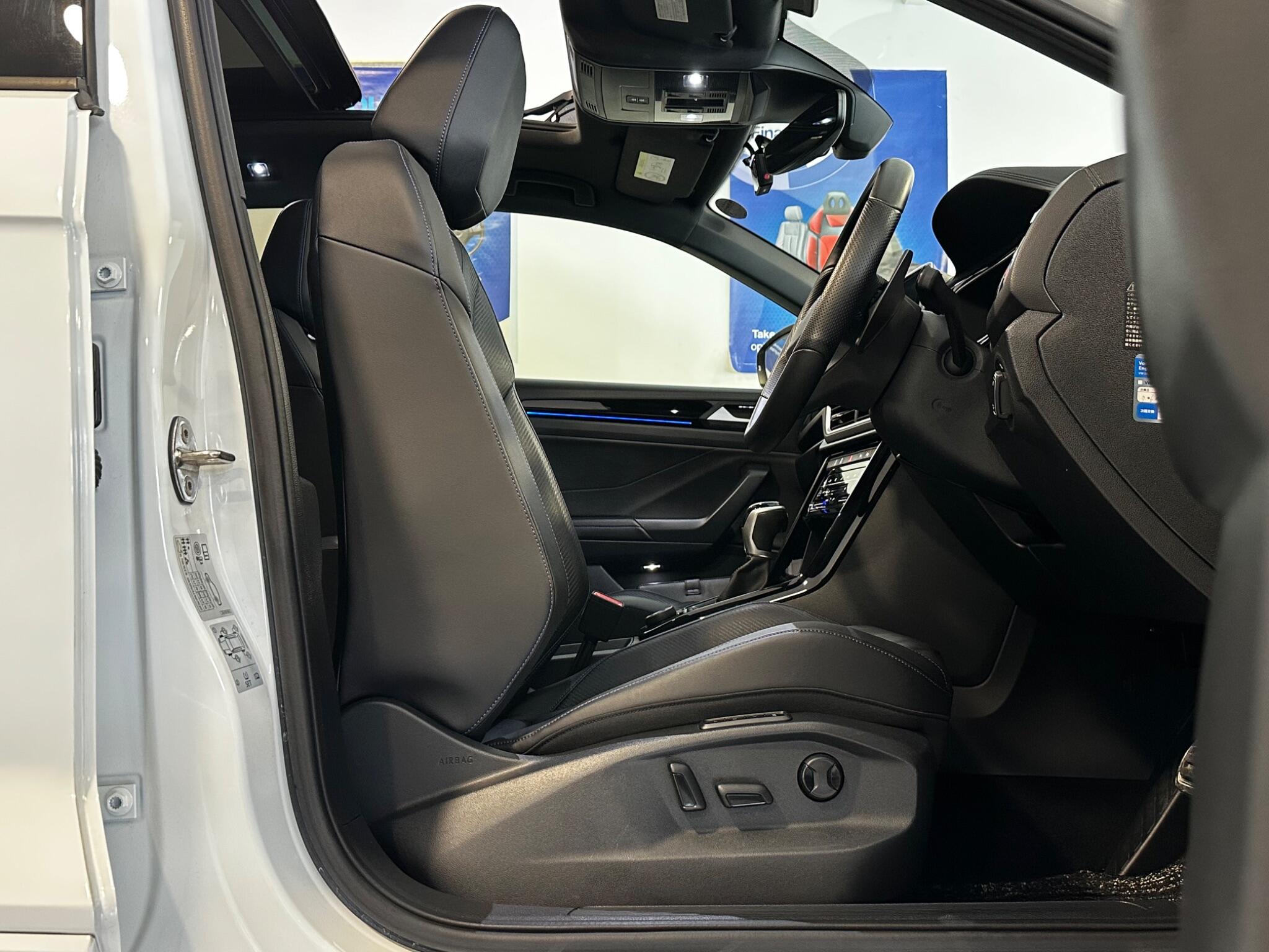 Volkswagen T-Roc - Image 3