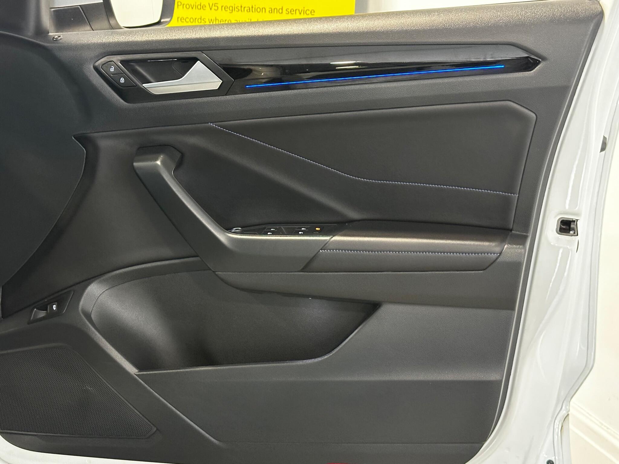 Volkswagen T-Roc - Image 11
