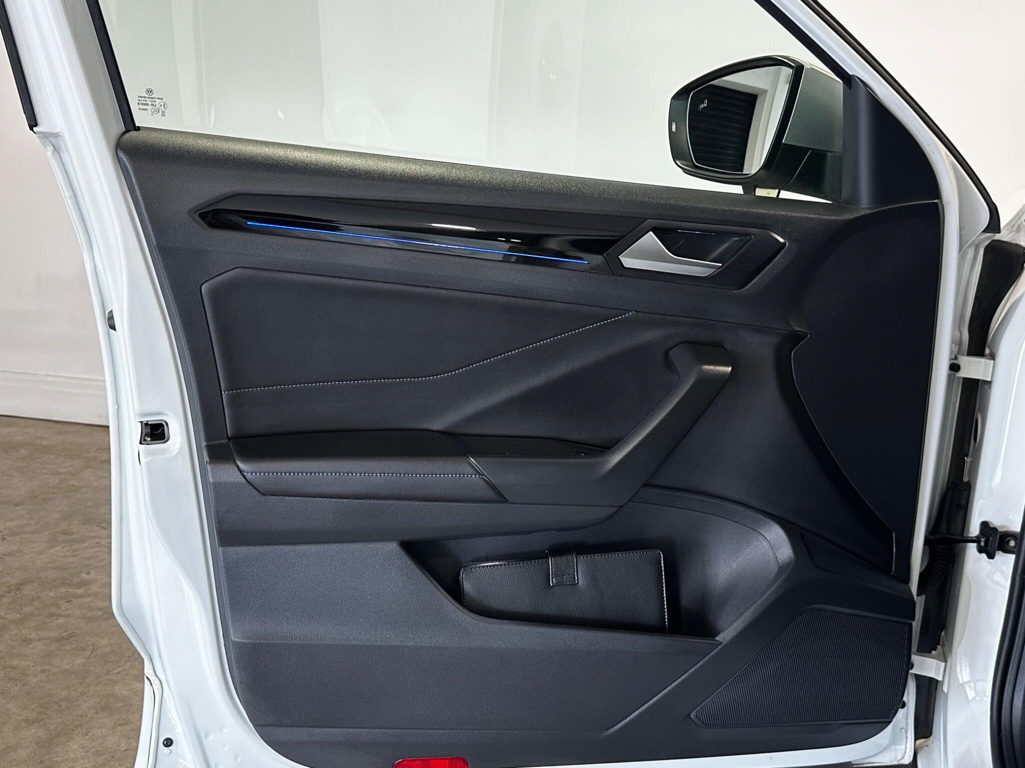 Volkswagen T-Roc - Image 17