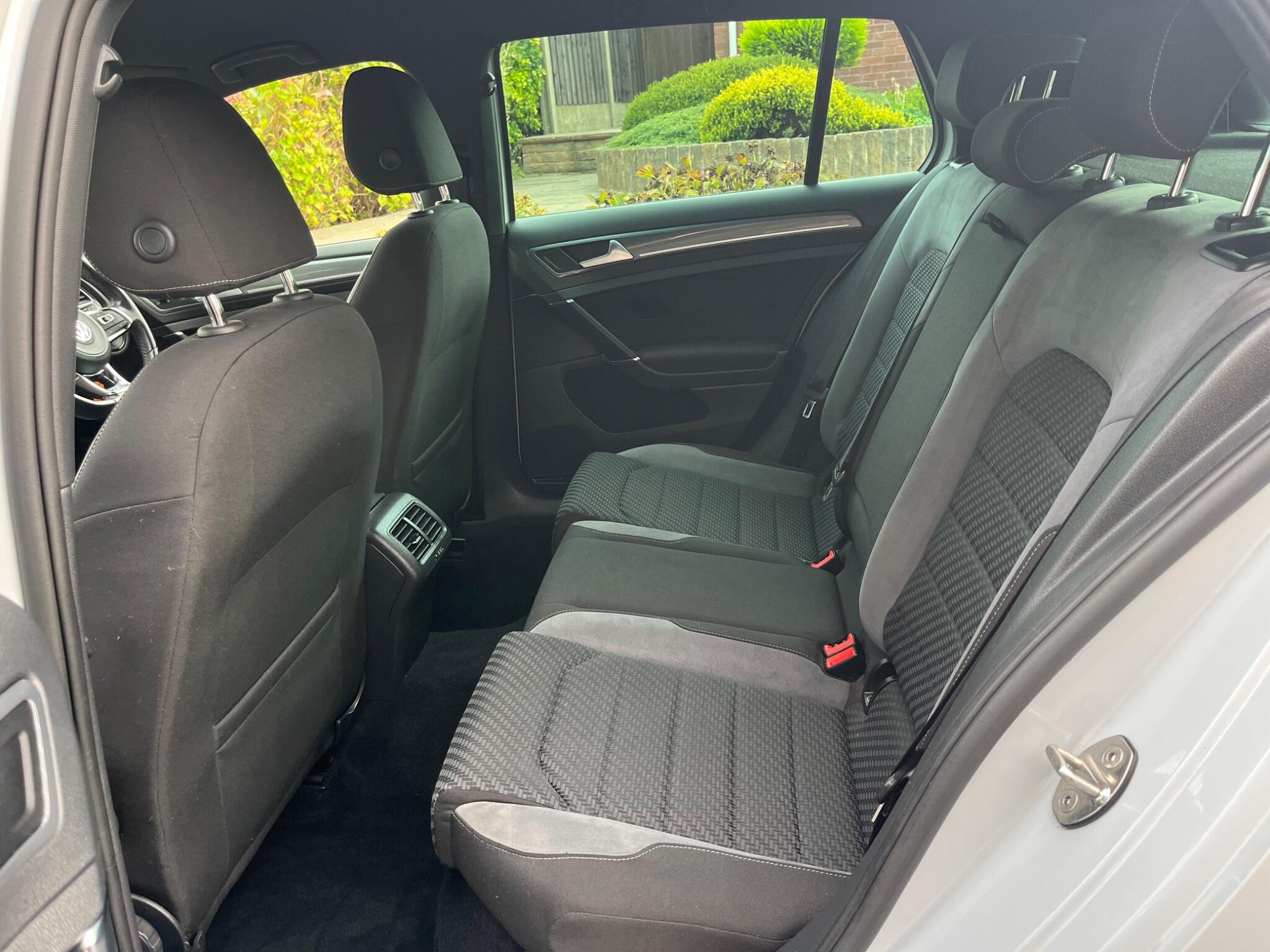 Volkswagen Golf - Image 8
