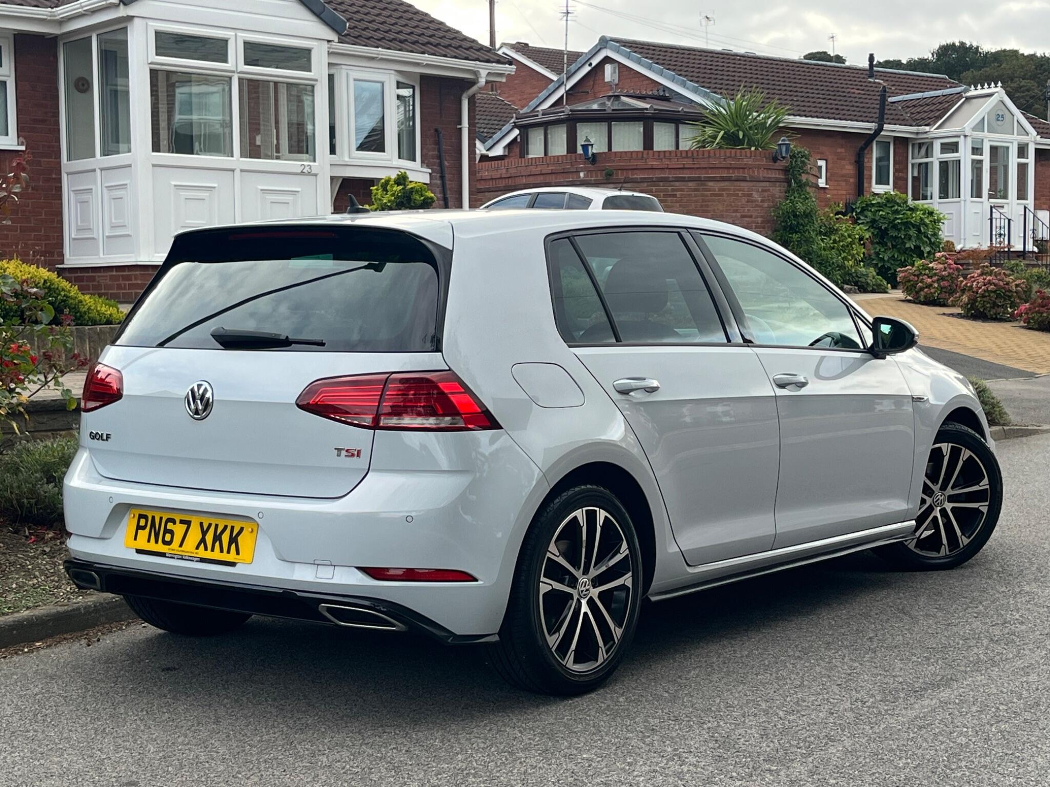 Volkswagen Golf - Image 18