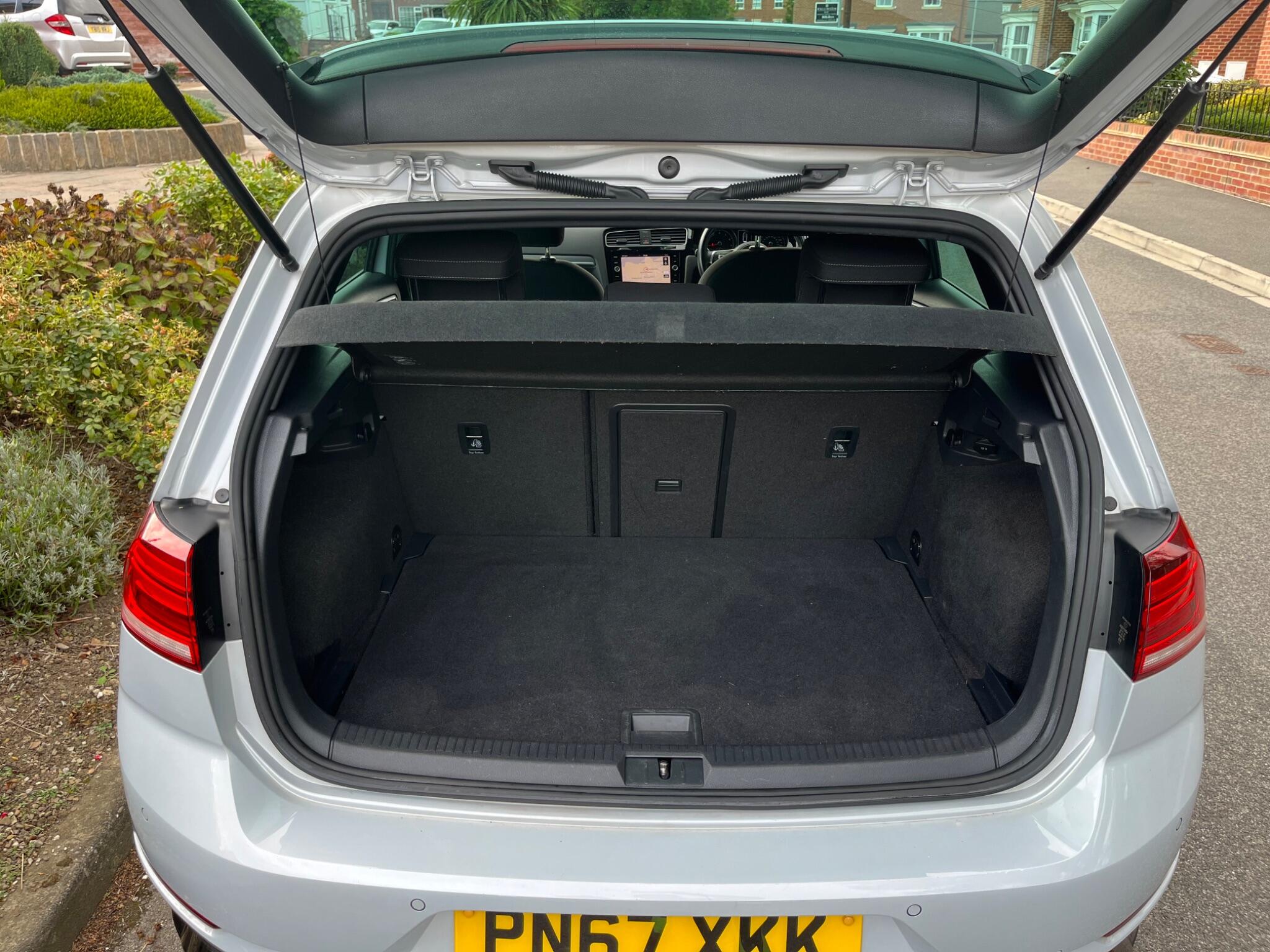 Volkswagen Golf - Image 22