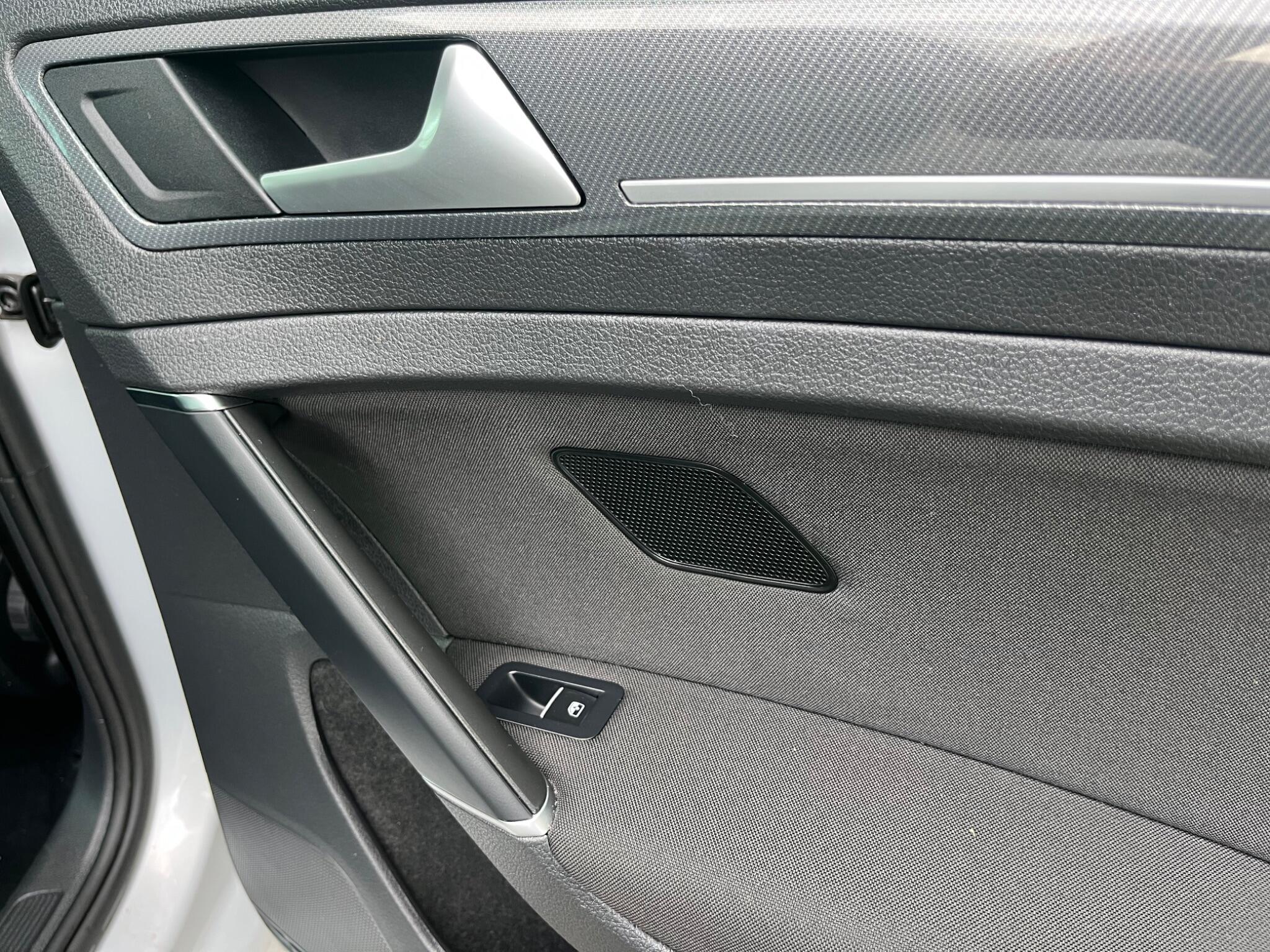Volkswagen Golf - Image 23