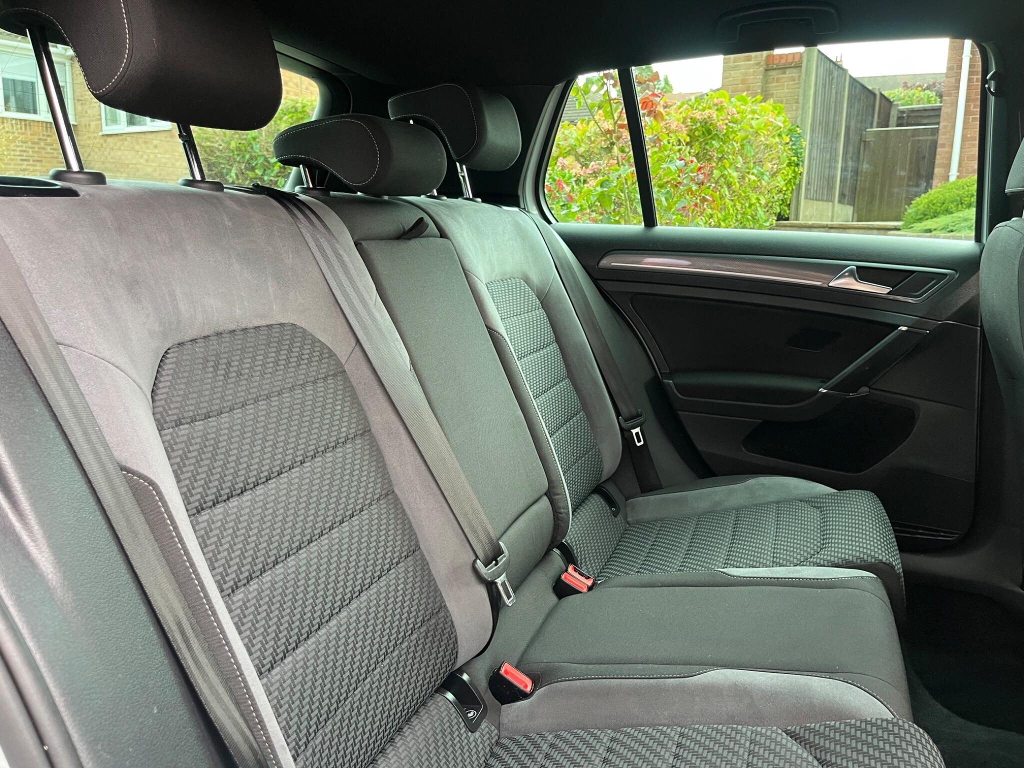 Volkswagen Golf - Image 27