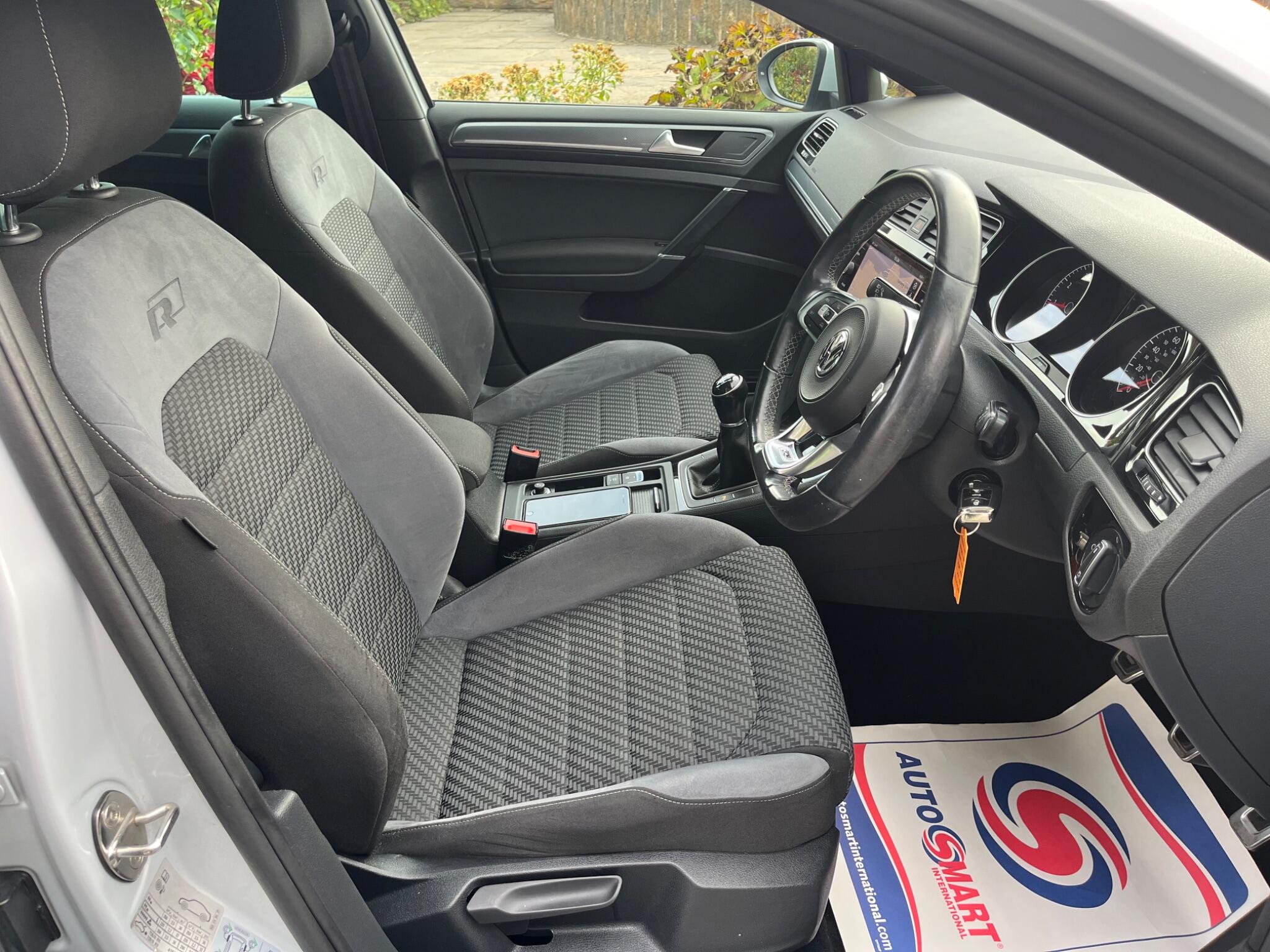 Volkswagen Golf - Image 30