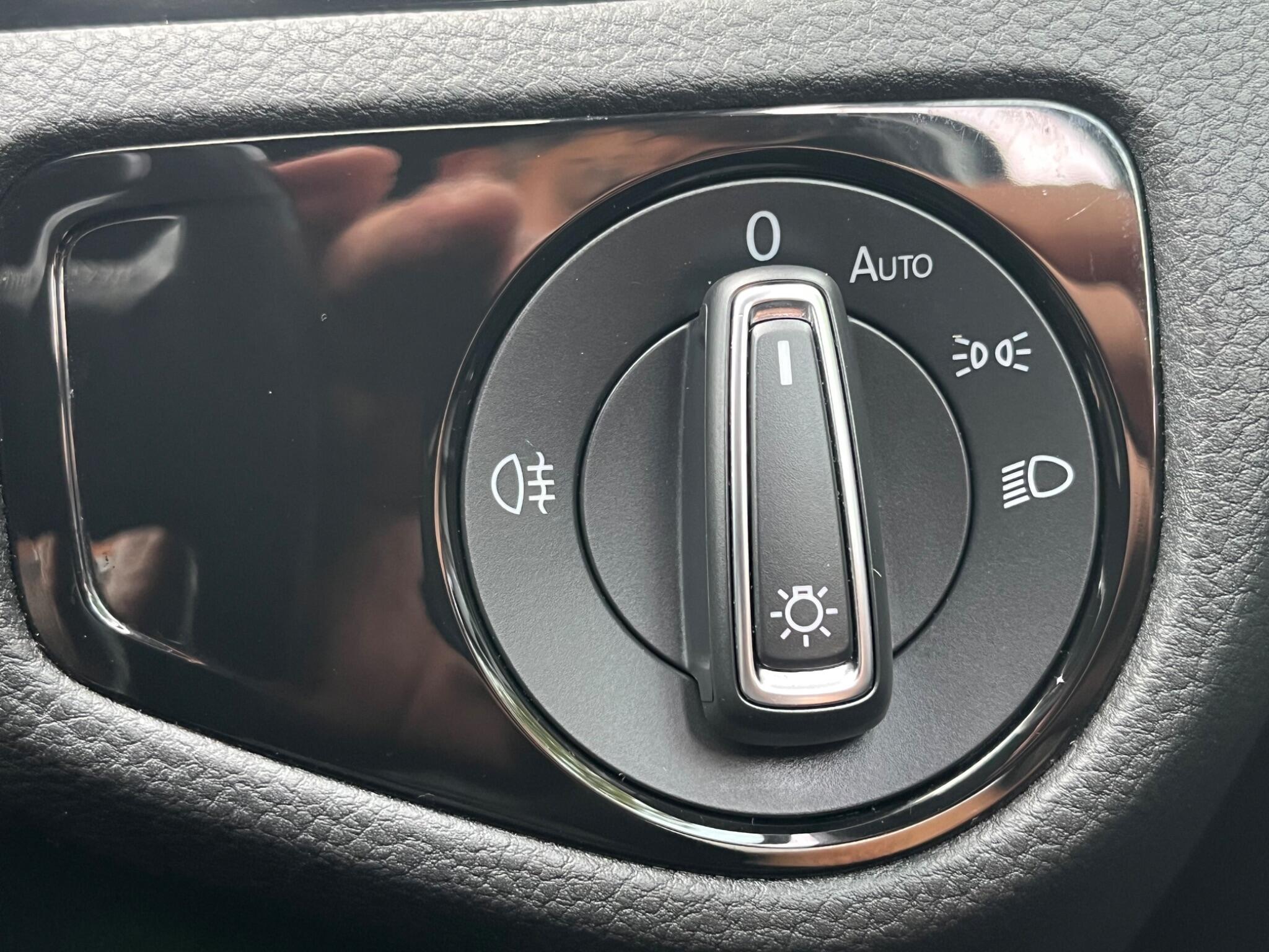 Volkswagen Golf - Image 34