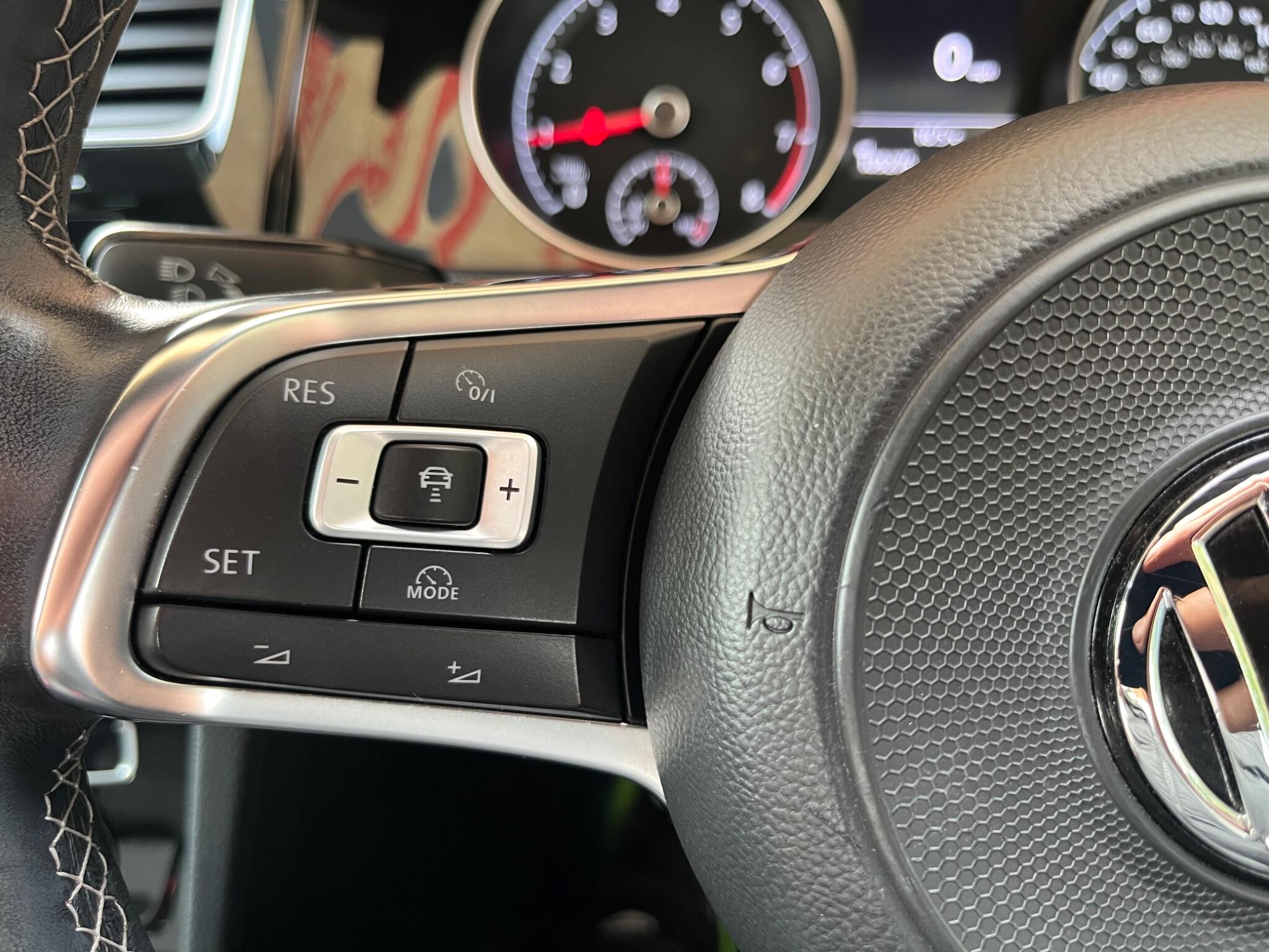 Volkswagen Golf - Image 52