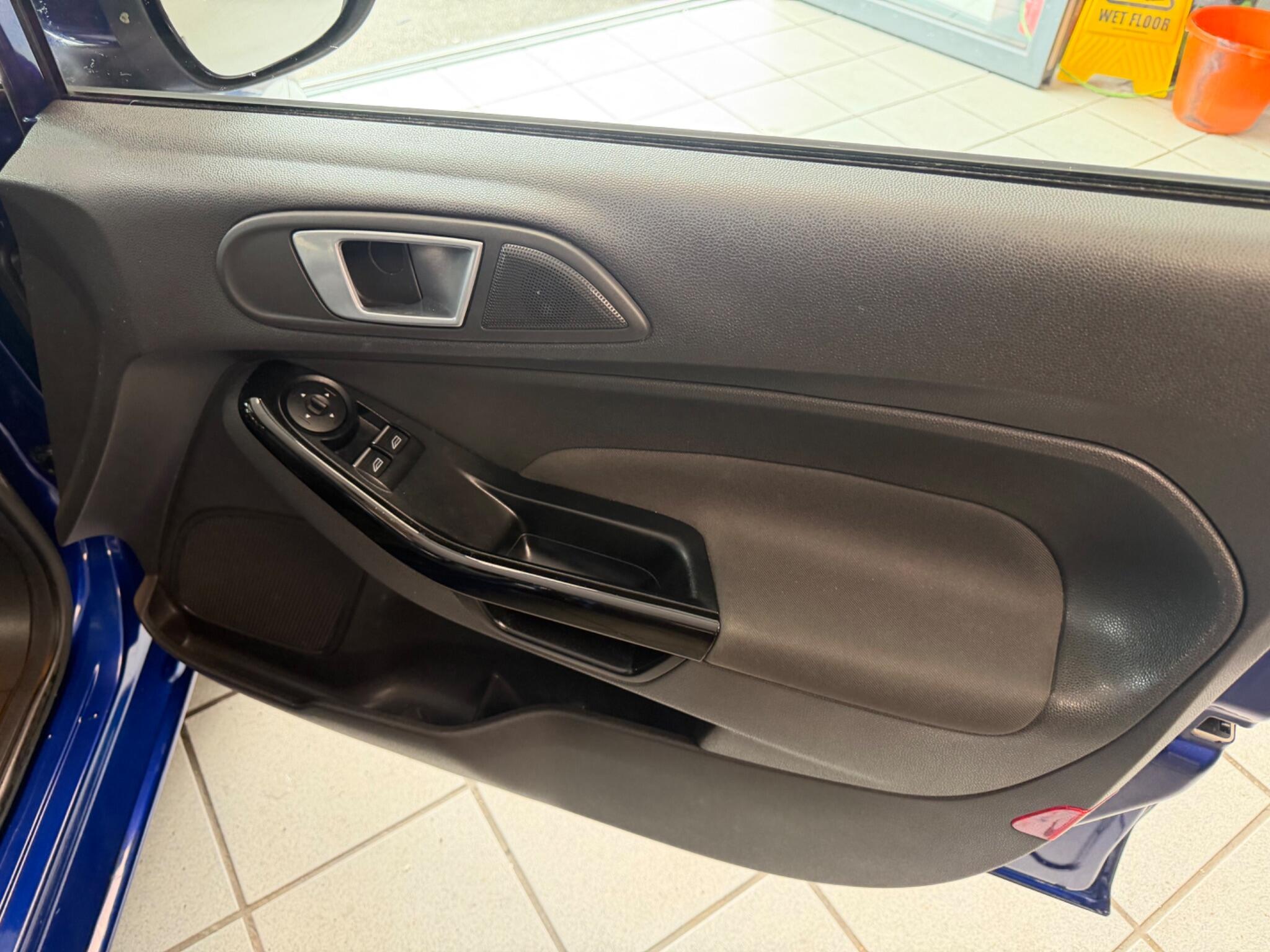 Ford Fiesta - Image 20