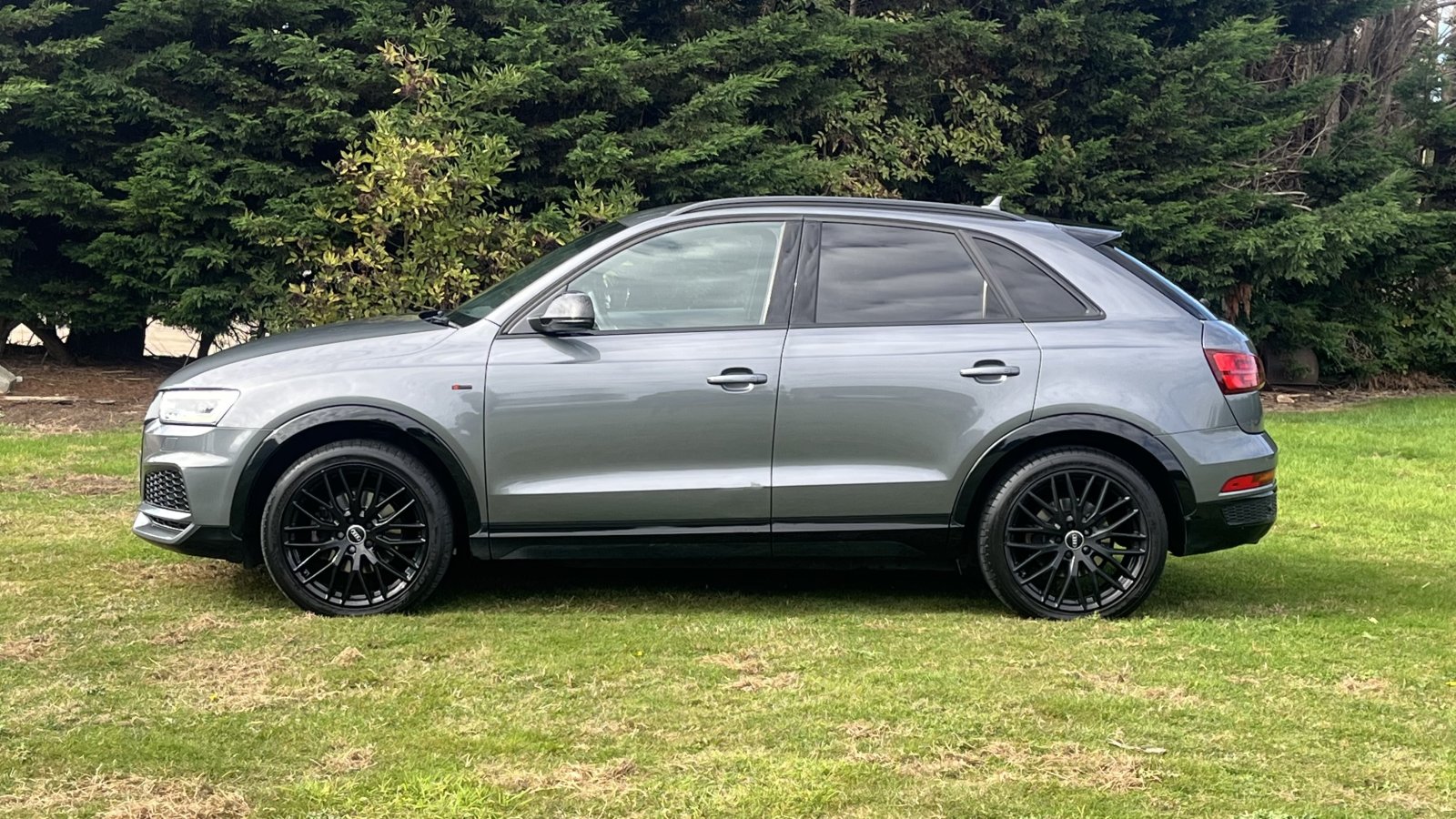 Audi Q3 - Image 10
