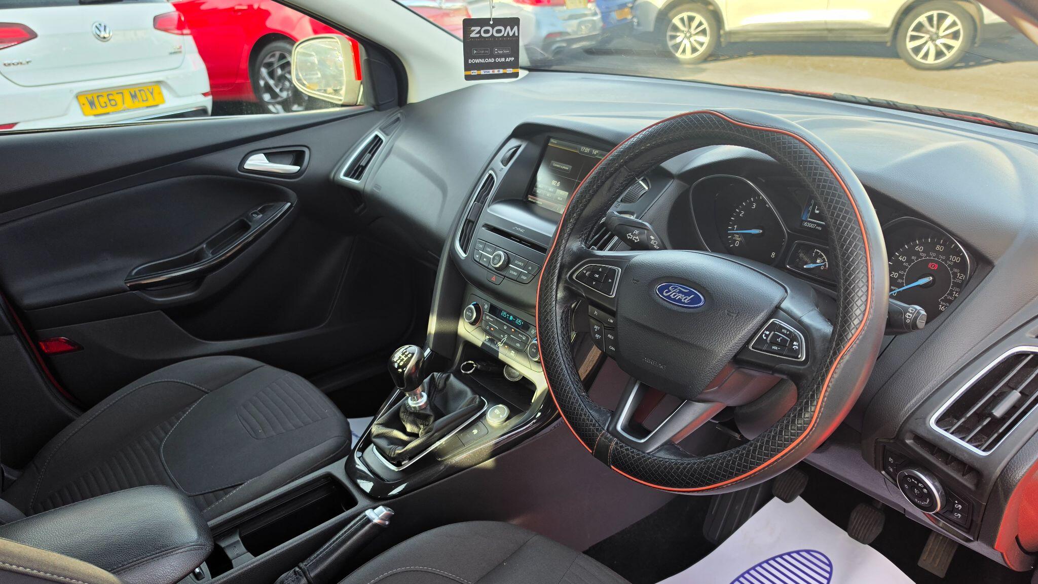 Ford Focus - Image 11