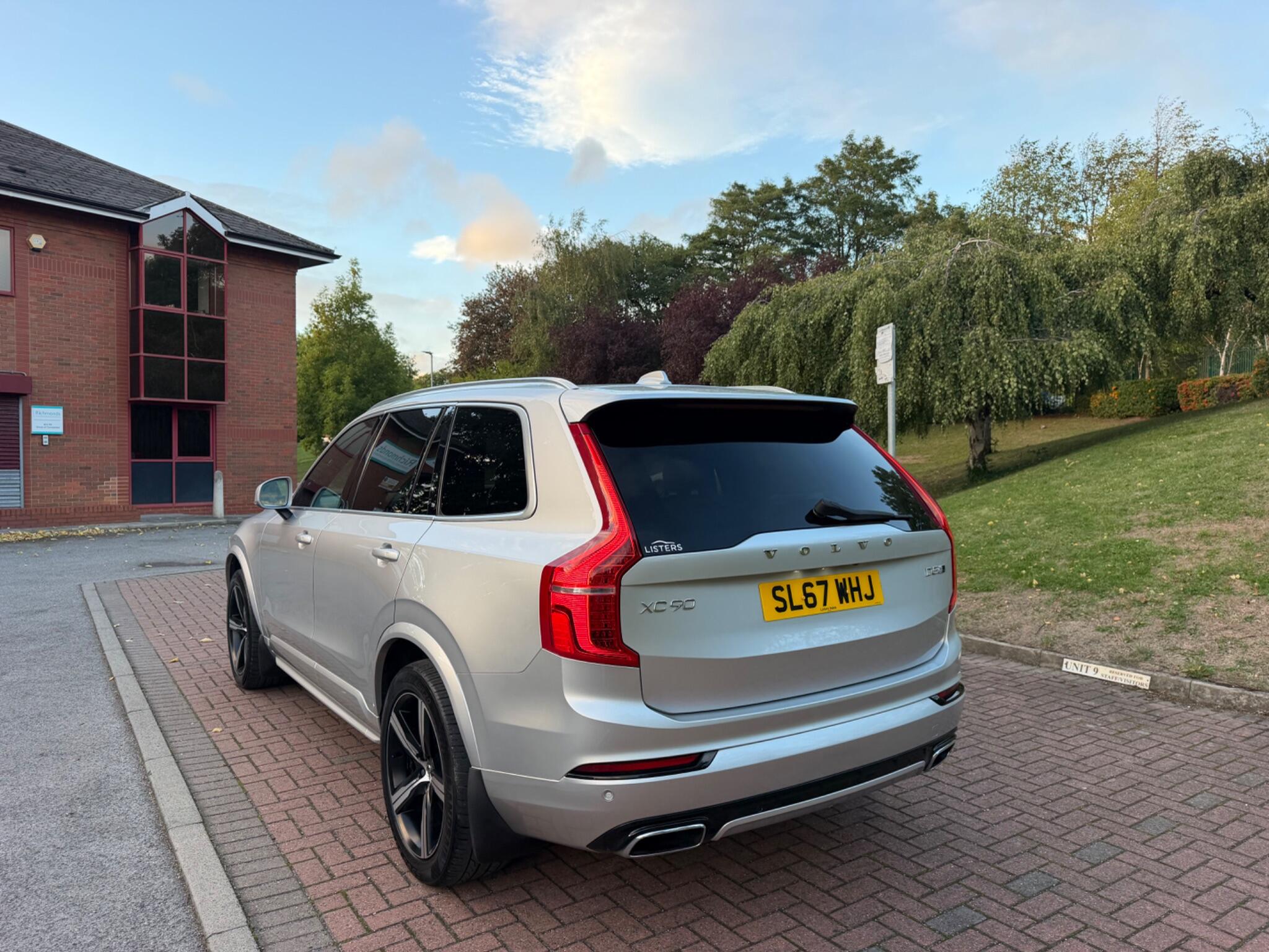 Volvo XC90 - Image 11