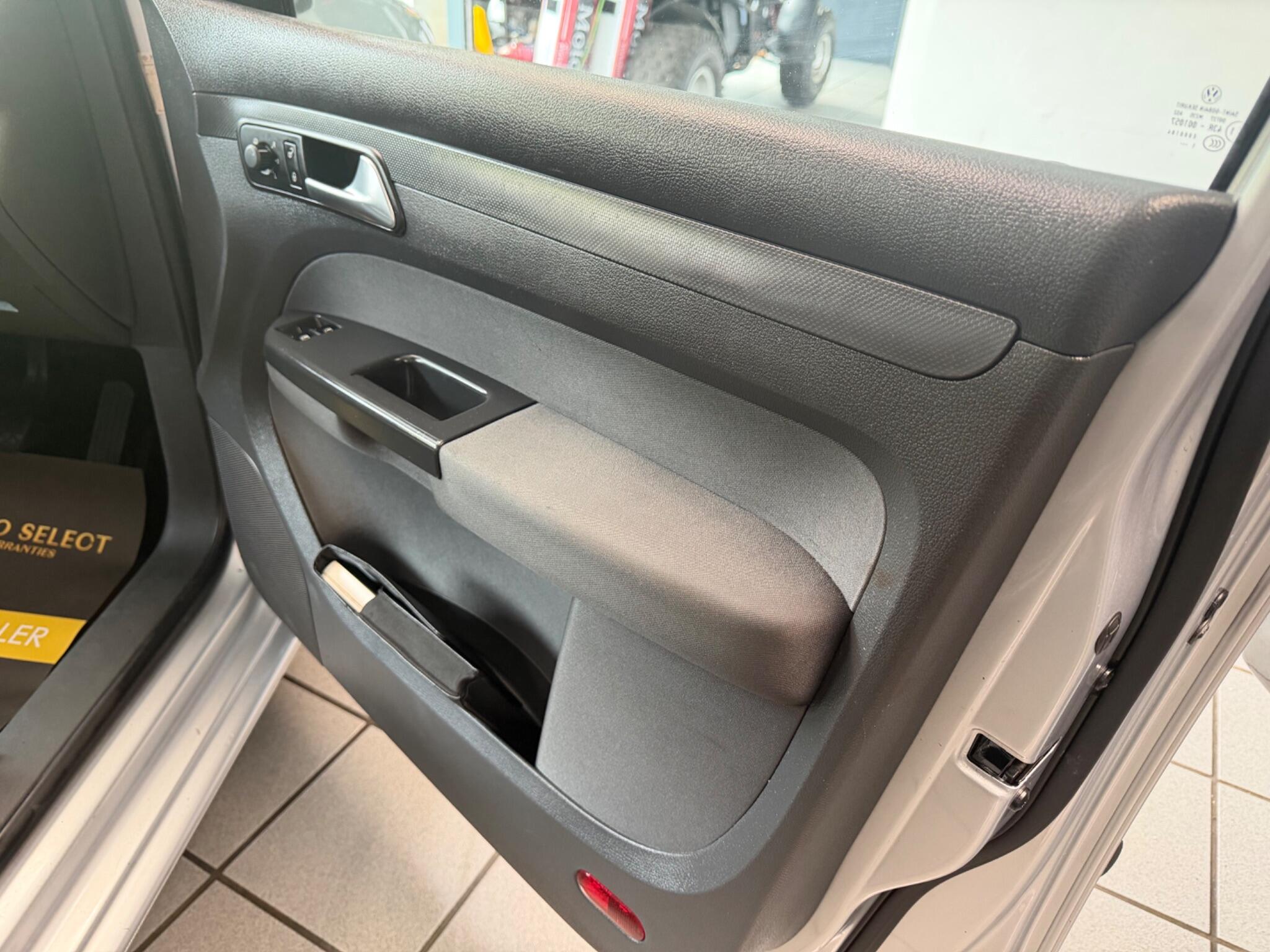 Volkswagen Caddy Maxi - Image 11