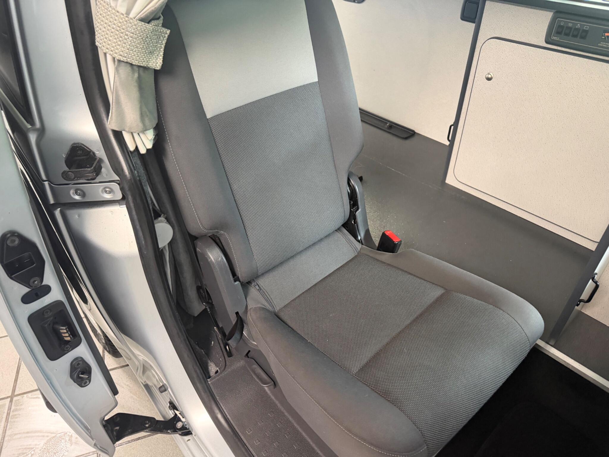 Volkswagen Caddy Maxi - Image 19