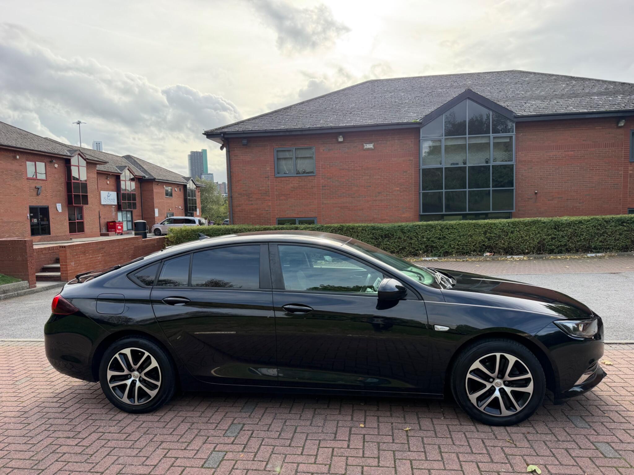 Vauxhall Insignia - Image 10
