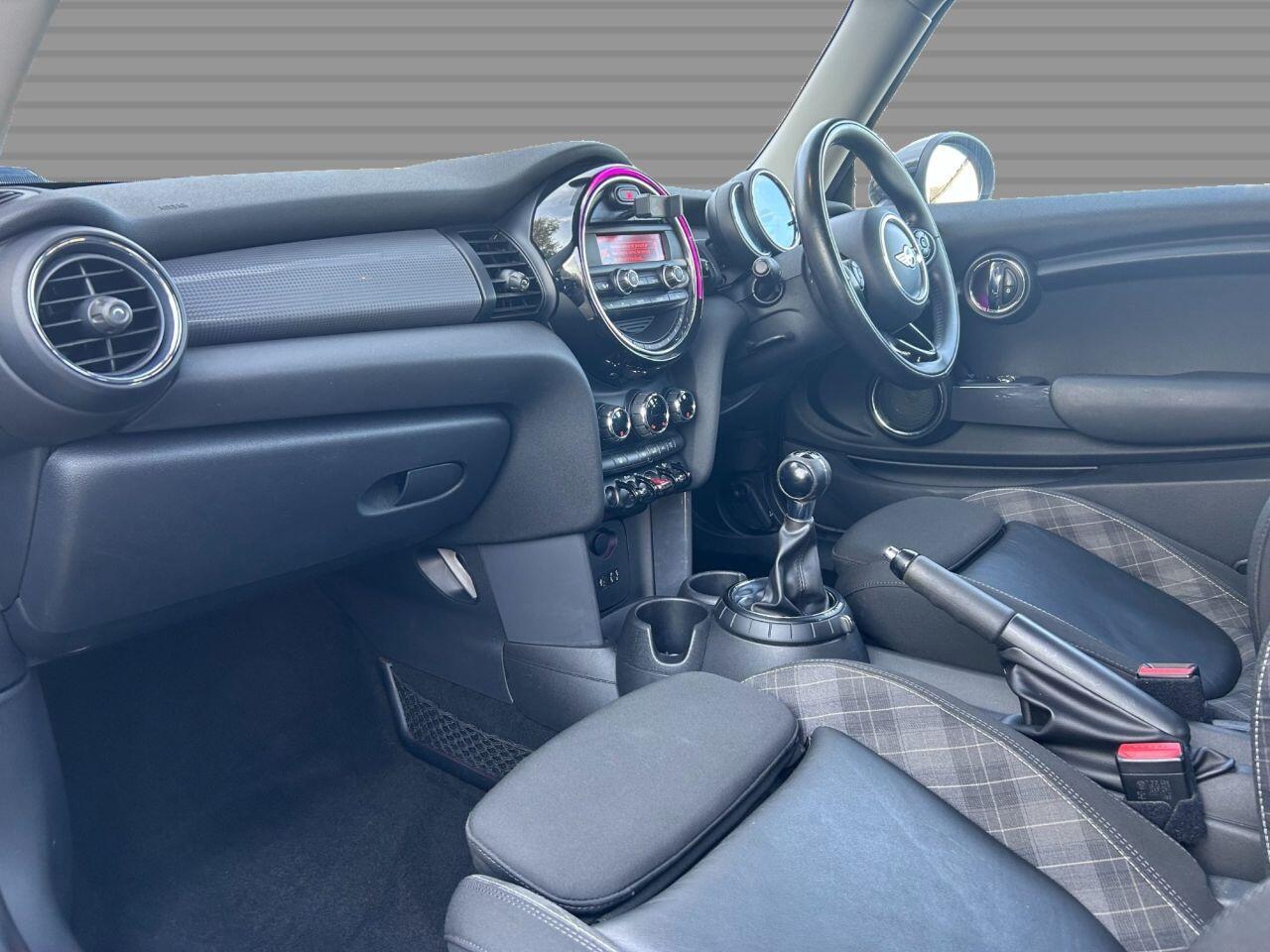 MINI Hatch - Image 10