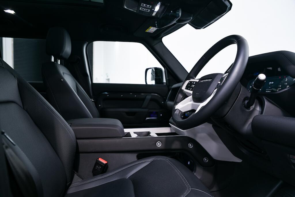 Land Rover Defender 110 - Image 10