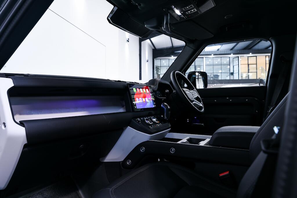 Land Rover Defender 110 - Image 12