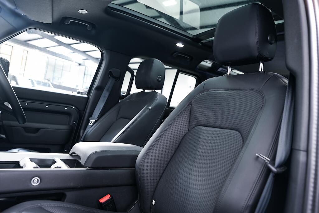 Land Rover Defender 110 - Image 13