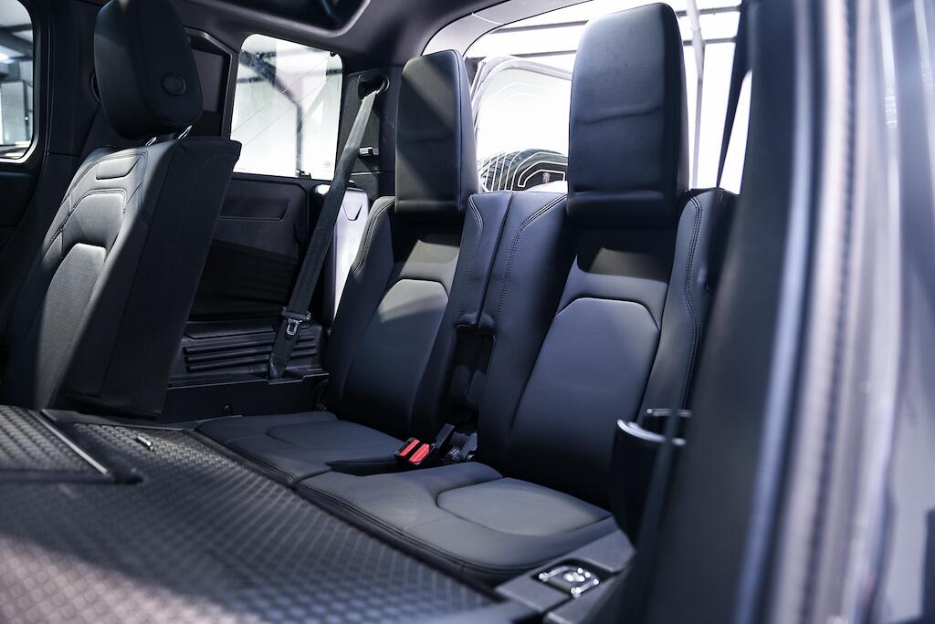 Land Rover Defender 110 - Image 15