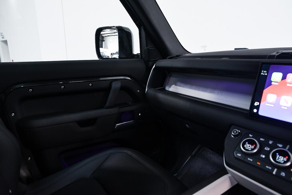 Land Rover Defender 110 - Image 17