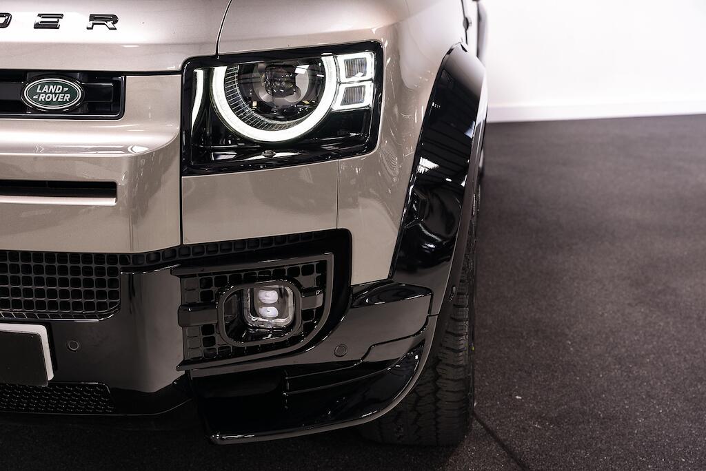 Land Rover Defender 110 - Image 10