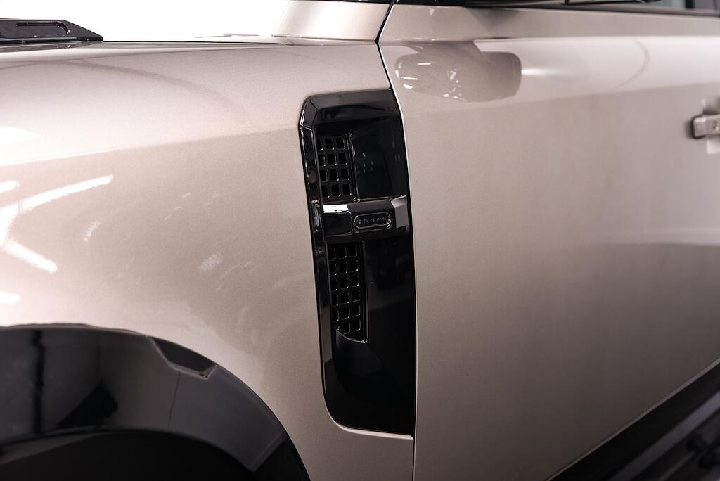 Land Rover Defender 110 - Image 11