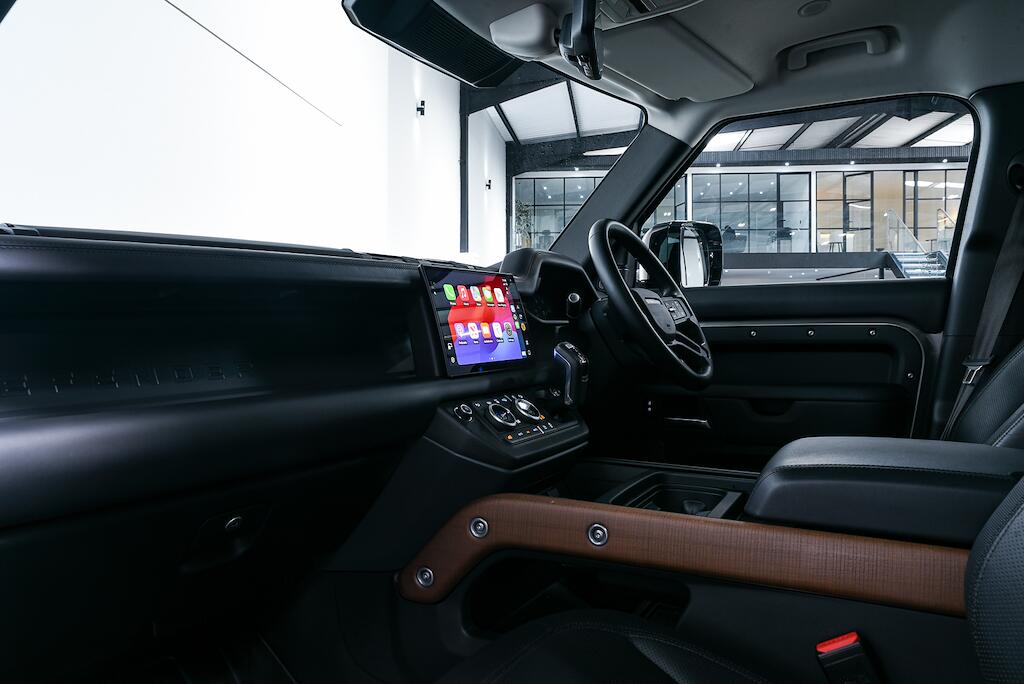 Land Rover Defender 110 - Image 16