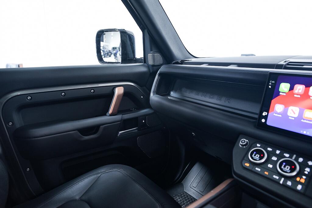 Land Rover Defender 110 - Image 19