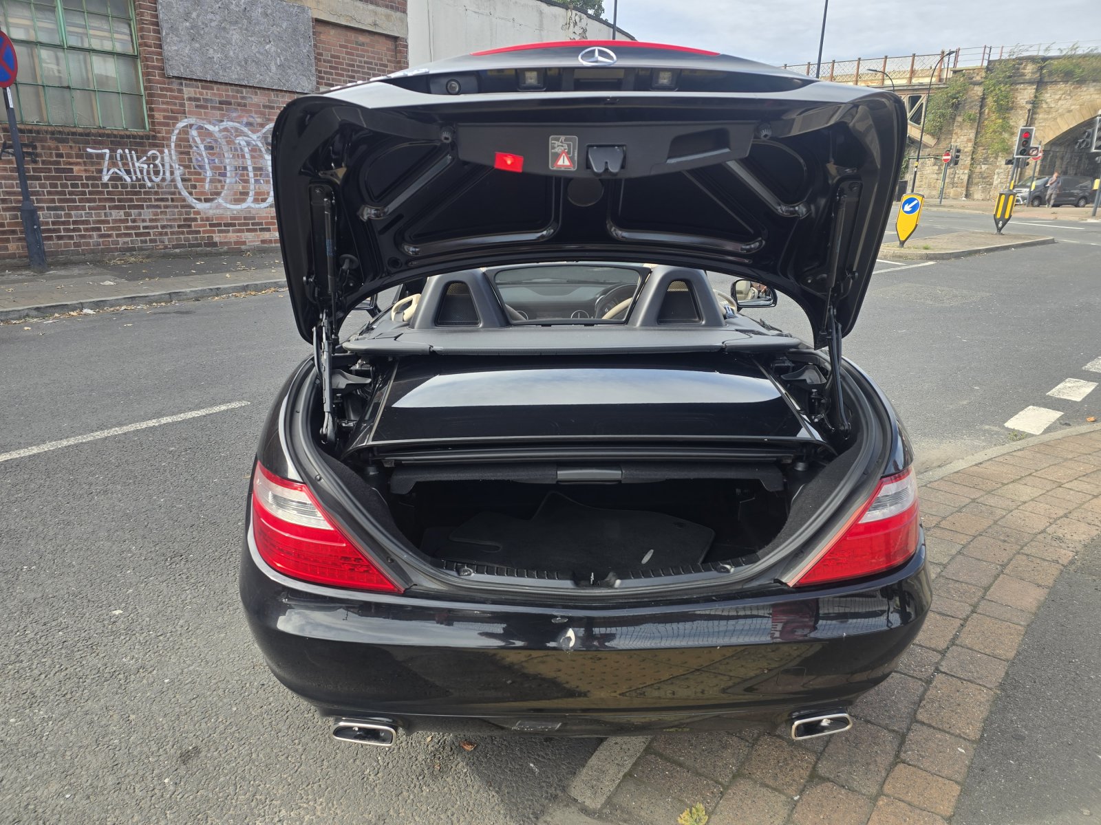 Mercedes SLK - Image 13
