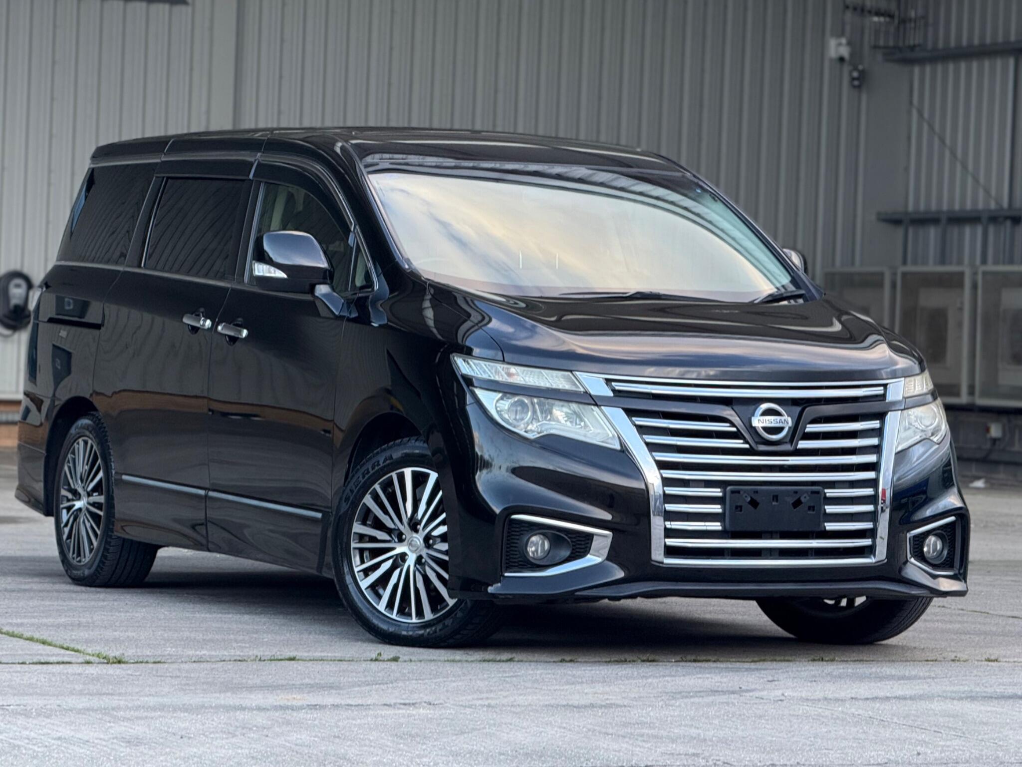 Nissan Elgrand - Image 3