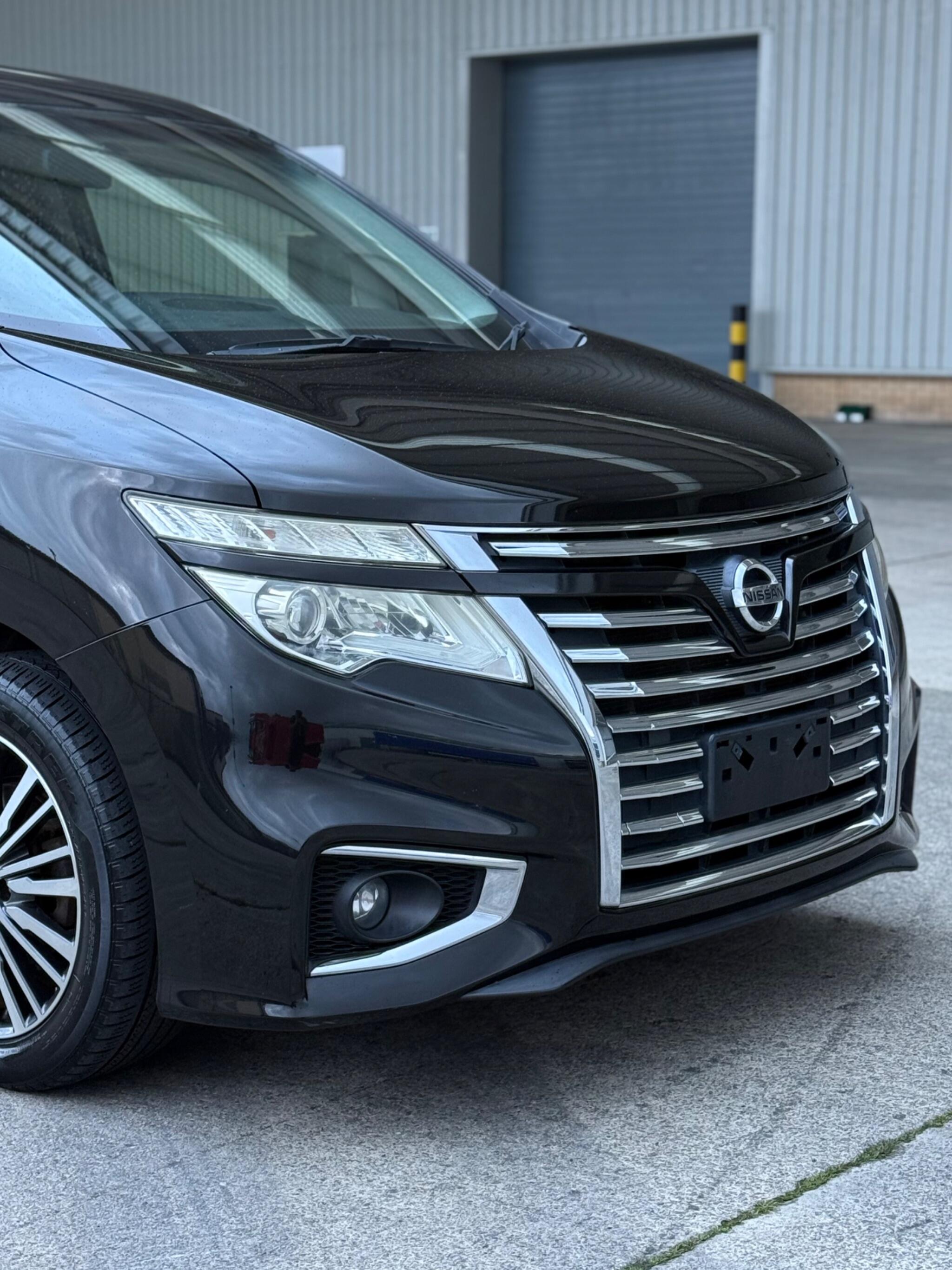 Nissan Elgrand - Image 10