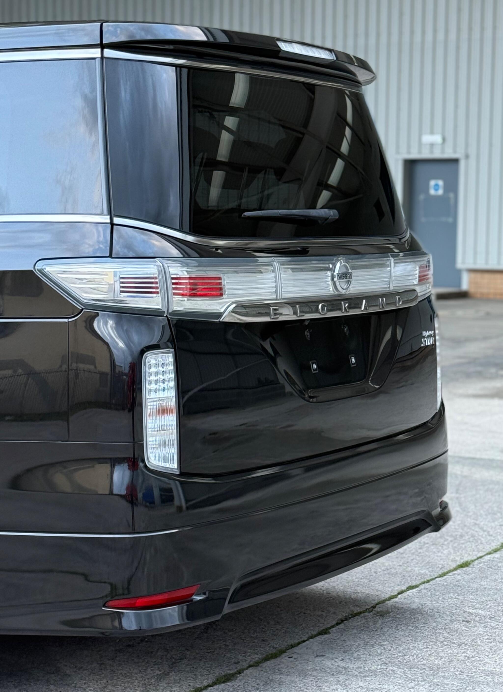 Nissan Elgrand - Image 20