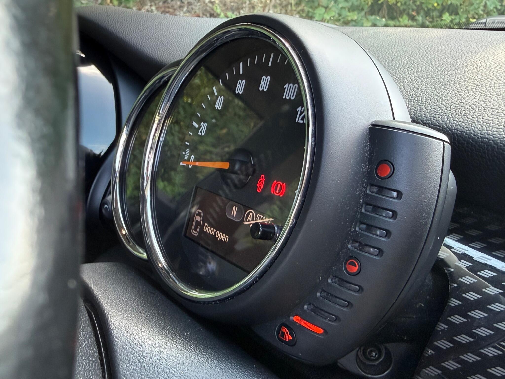 MINI Hatch - Image 11