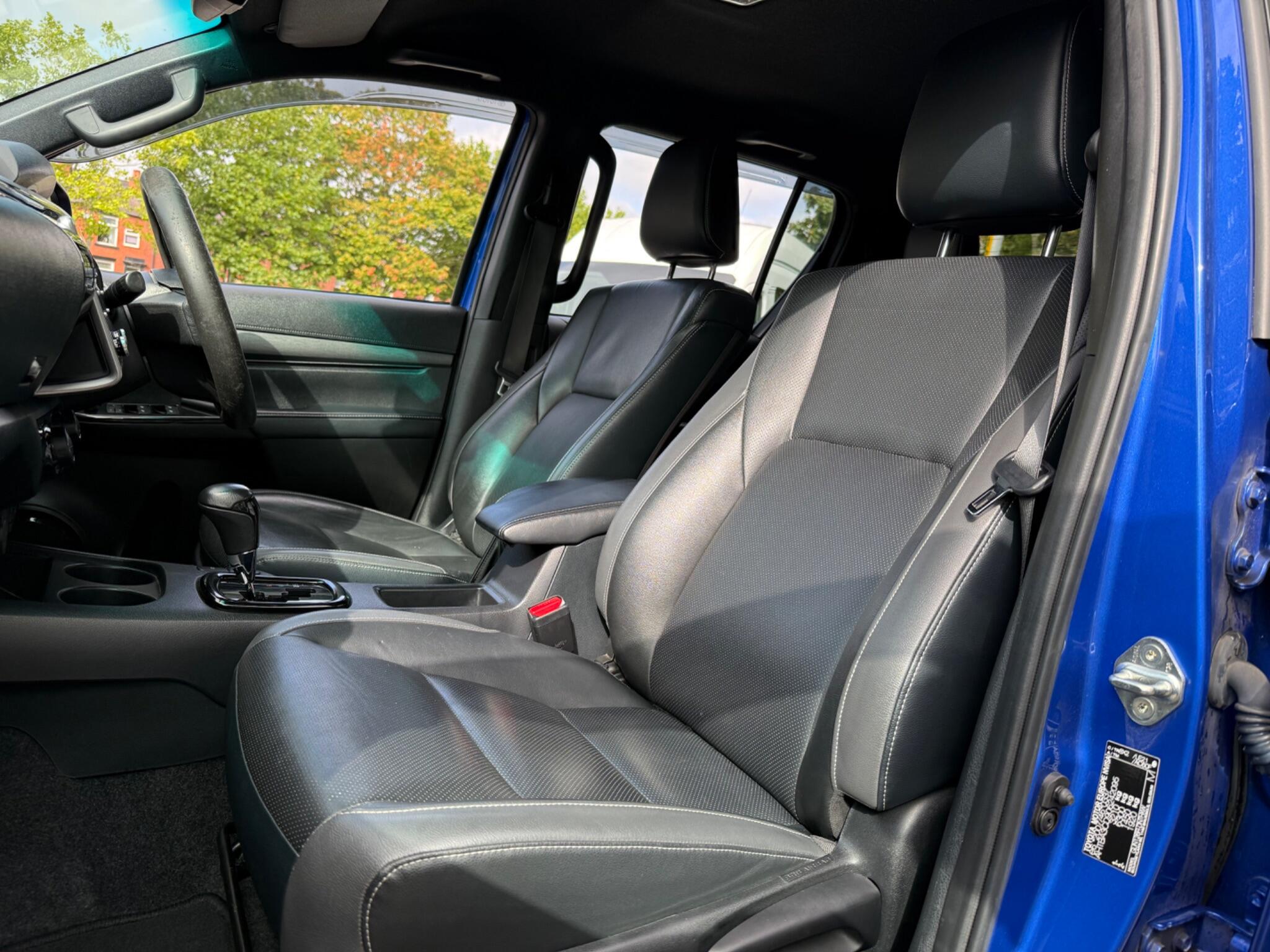 Toyota Hilux - Image 9