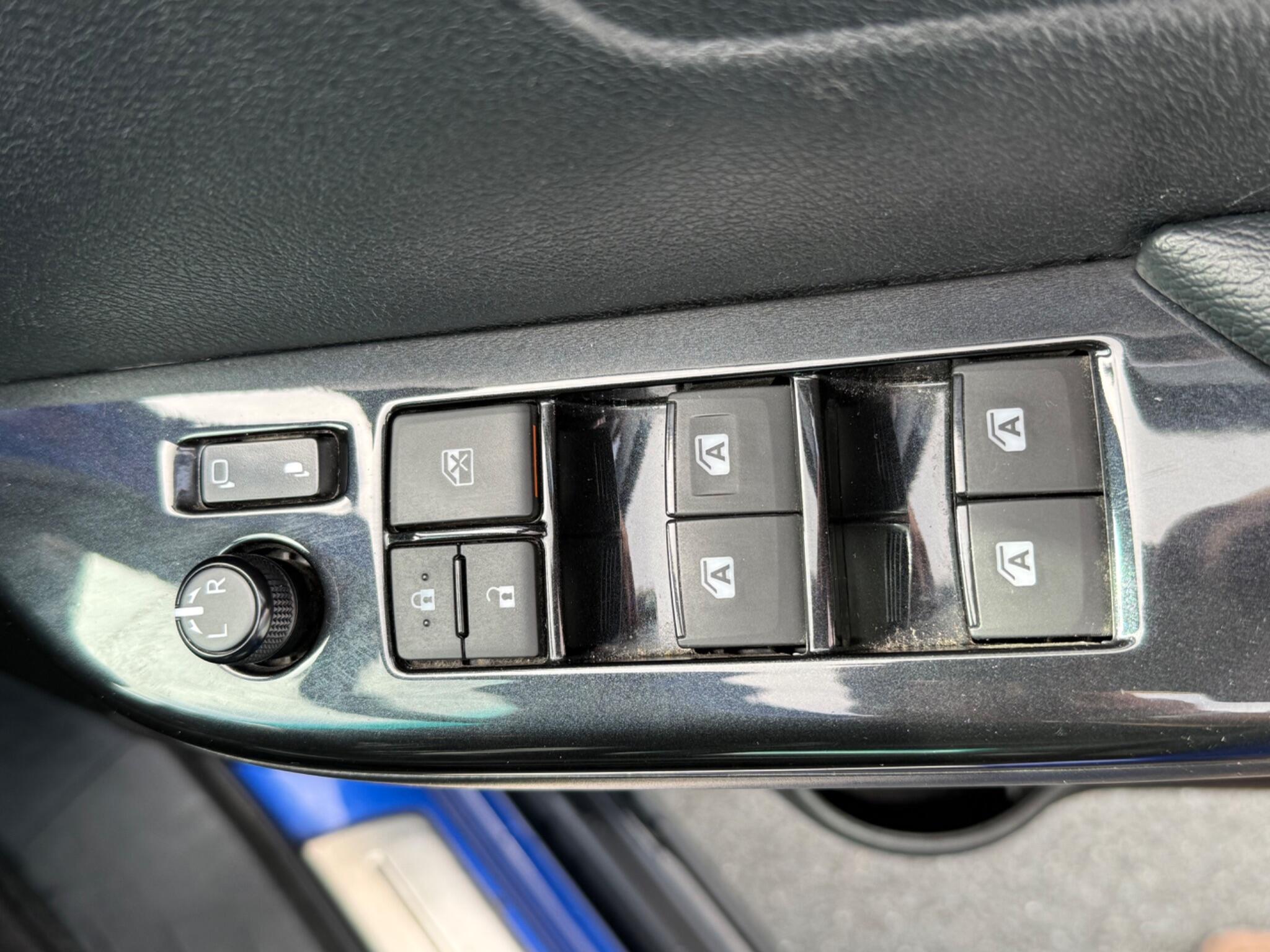 Toyota Hilux - Image 18